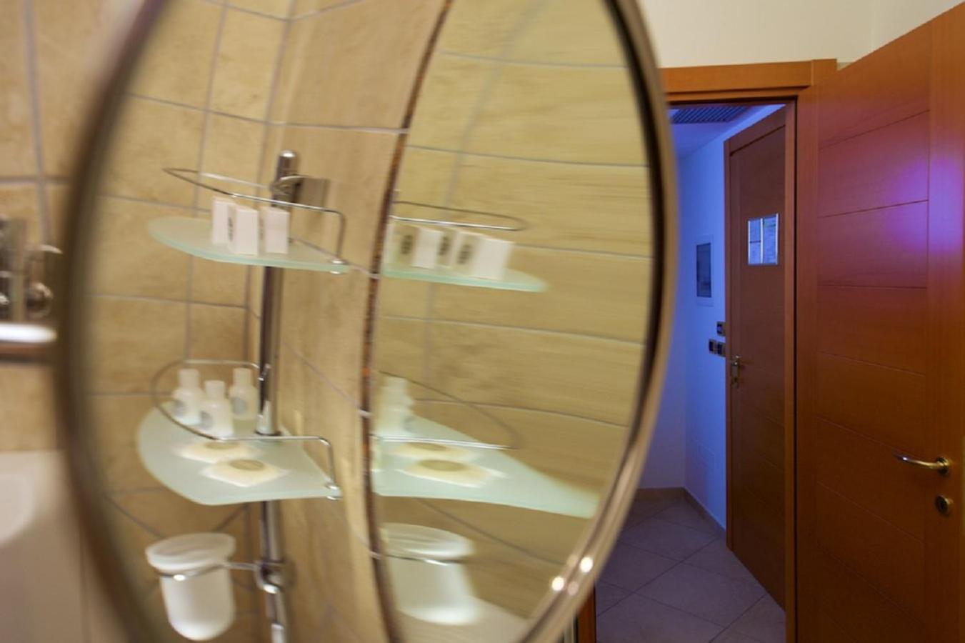 Standard Double Room - Photo 5