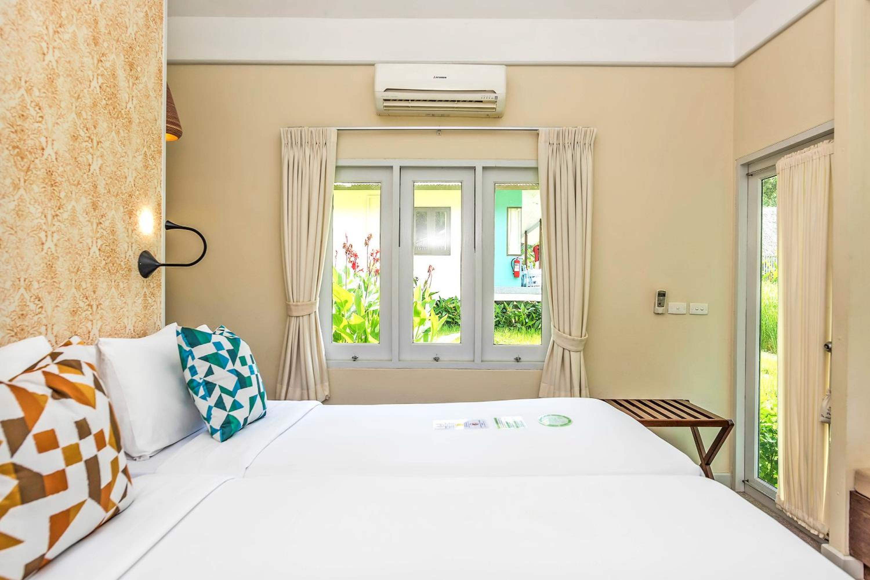 Deluxe Room Double or Twin  - Photo 9