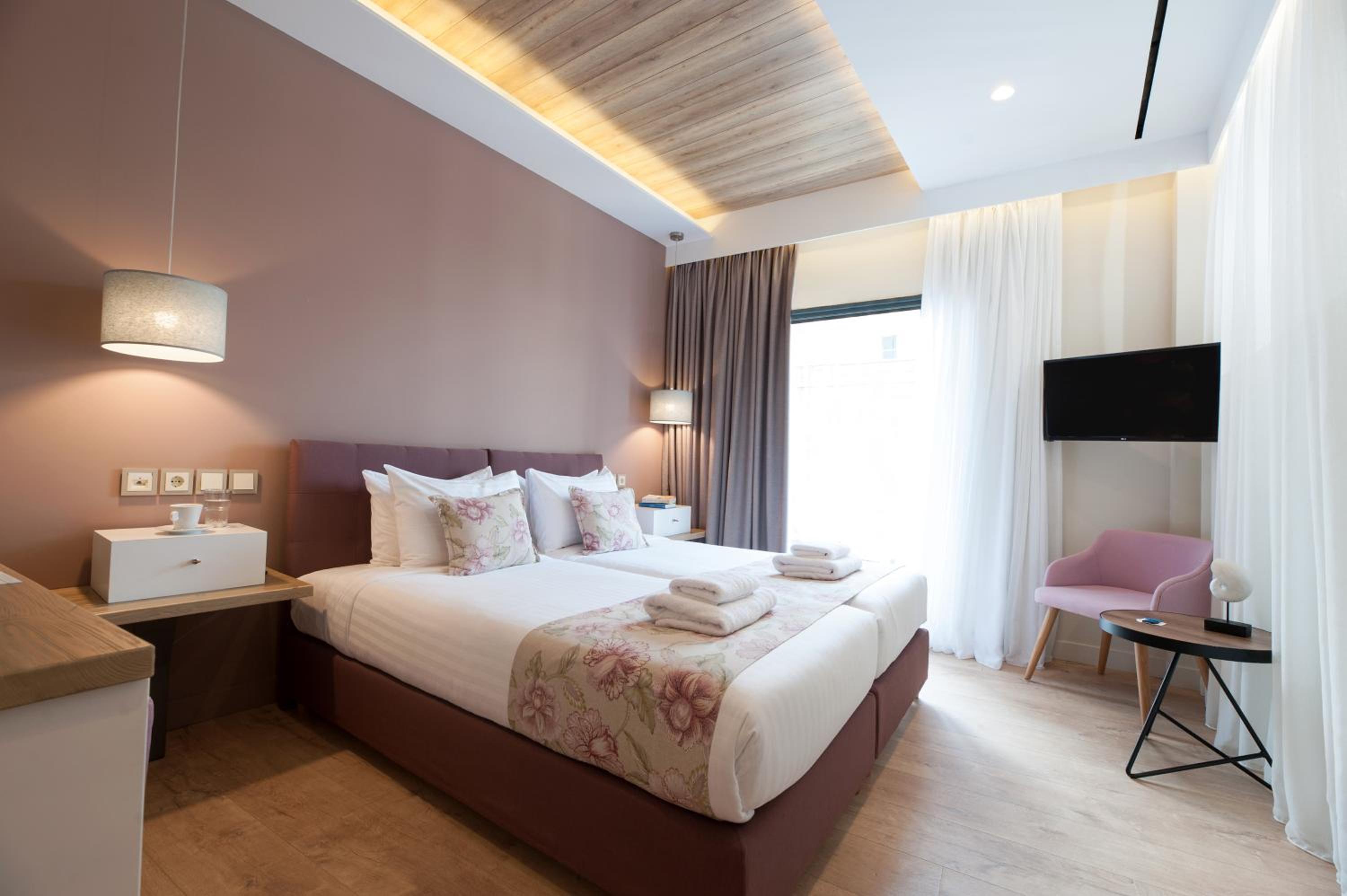 Double or Twin Room with Balcony - Photo 2