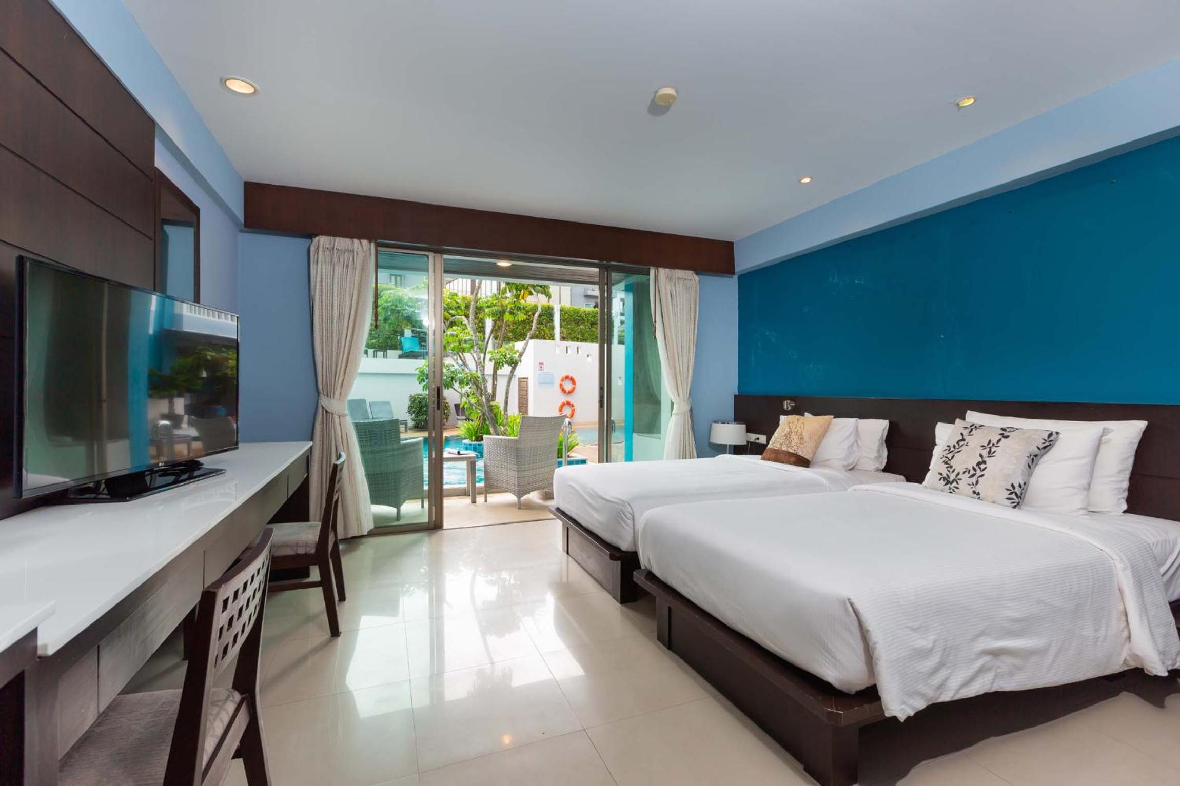 Deluxe Double Room with Pool Access - Photo 11