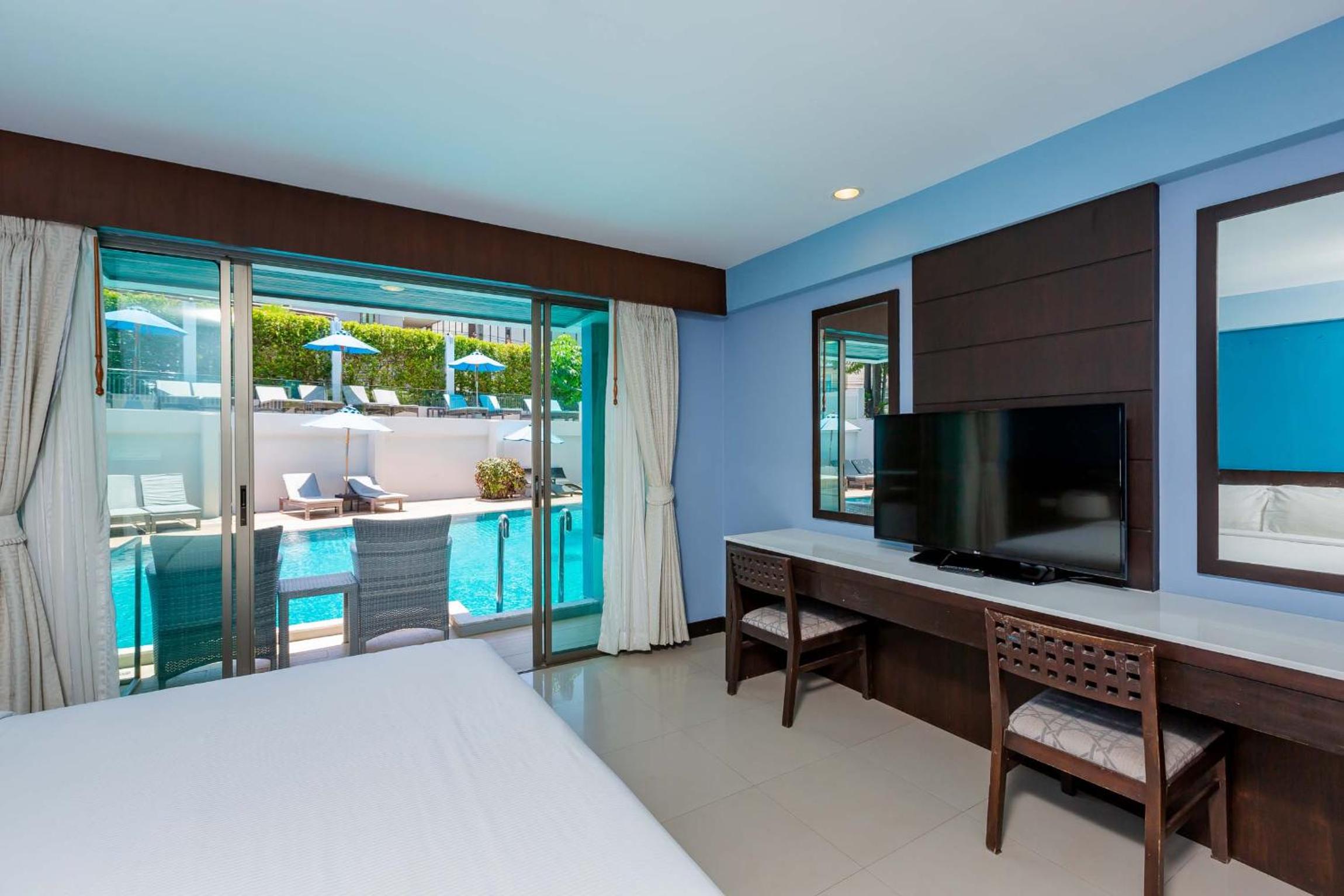 Deluxe Double Room with Pool Access - Photo 2