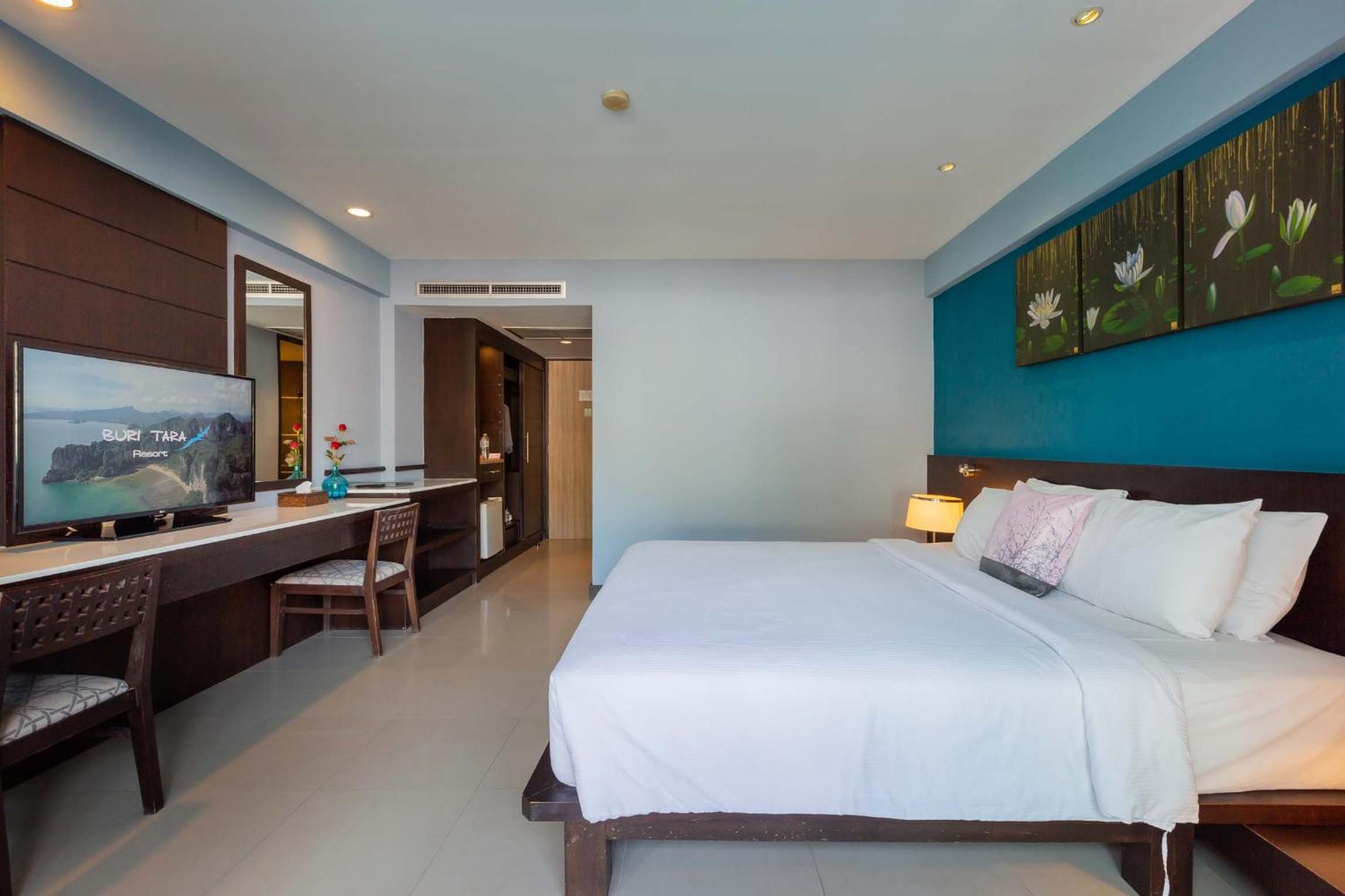 Deluxe Double Room with Pool Access - Photo 13