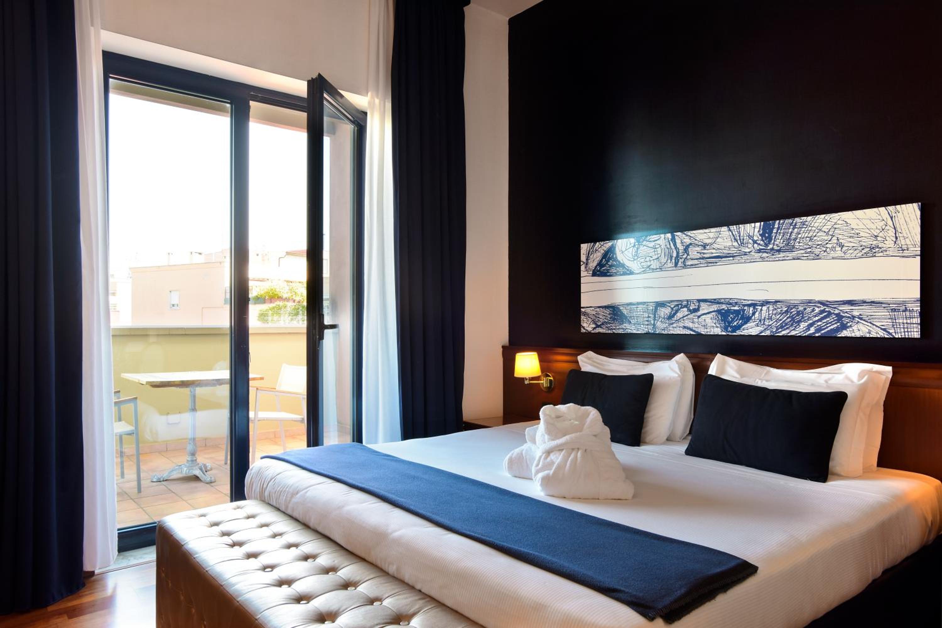 Deluxe Double Room with Balcony photo 1