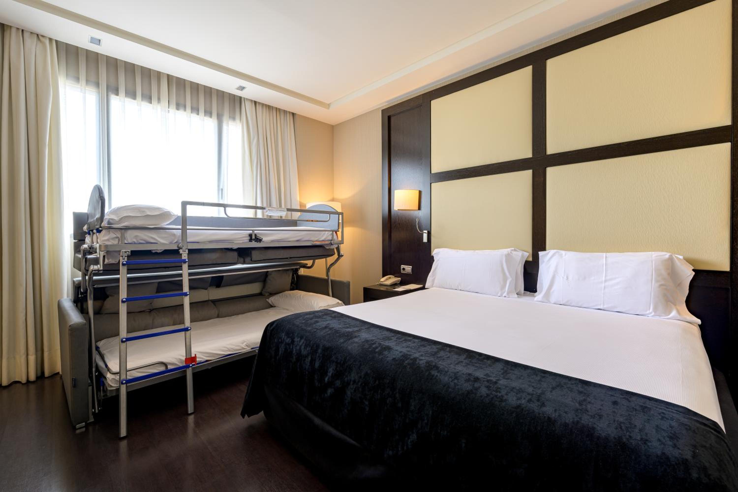 Habitación Familiar (2 Adultos + 2 Niños)