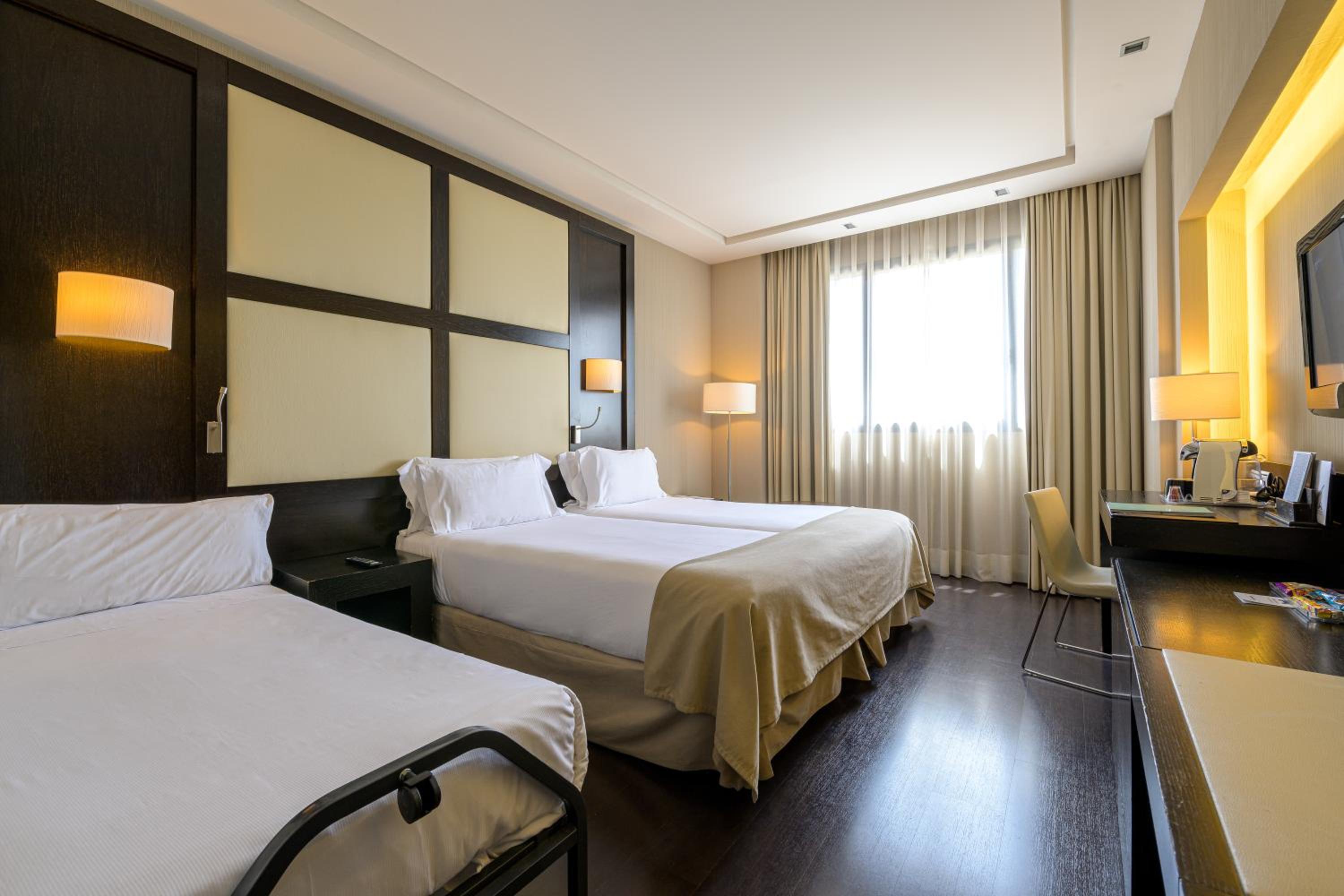 Triple Room (2 Adults + 1 Child) - Photo 4