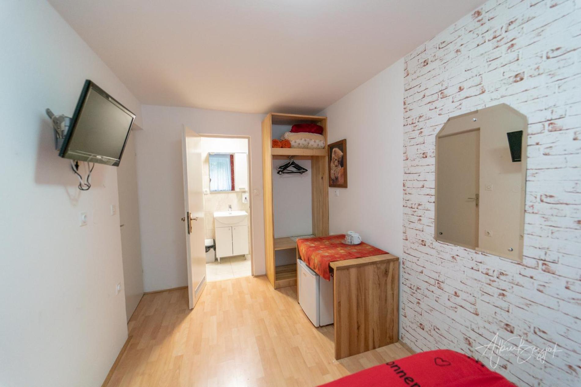 Budget Double Room - Ground Floor - Photo 15