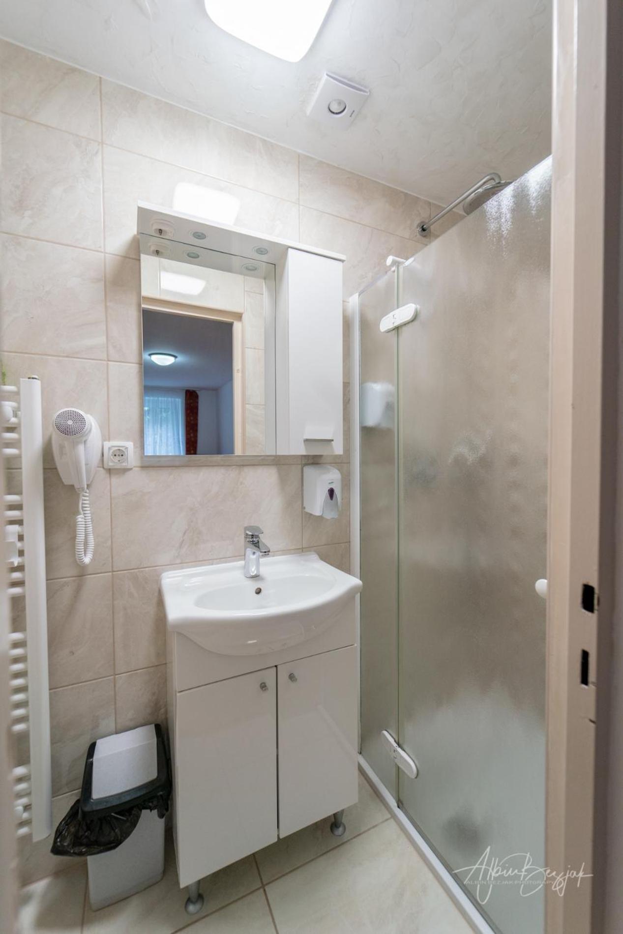 Budget Double Room - Ground Floor - Photo 9
