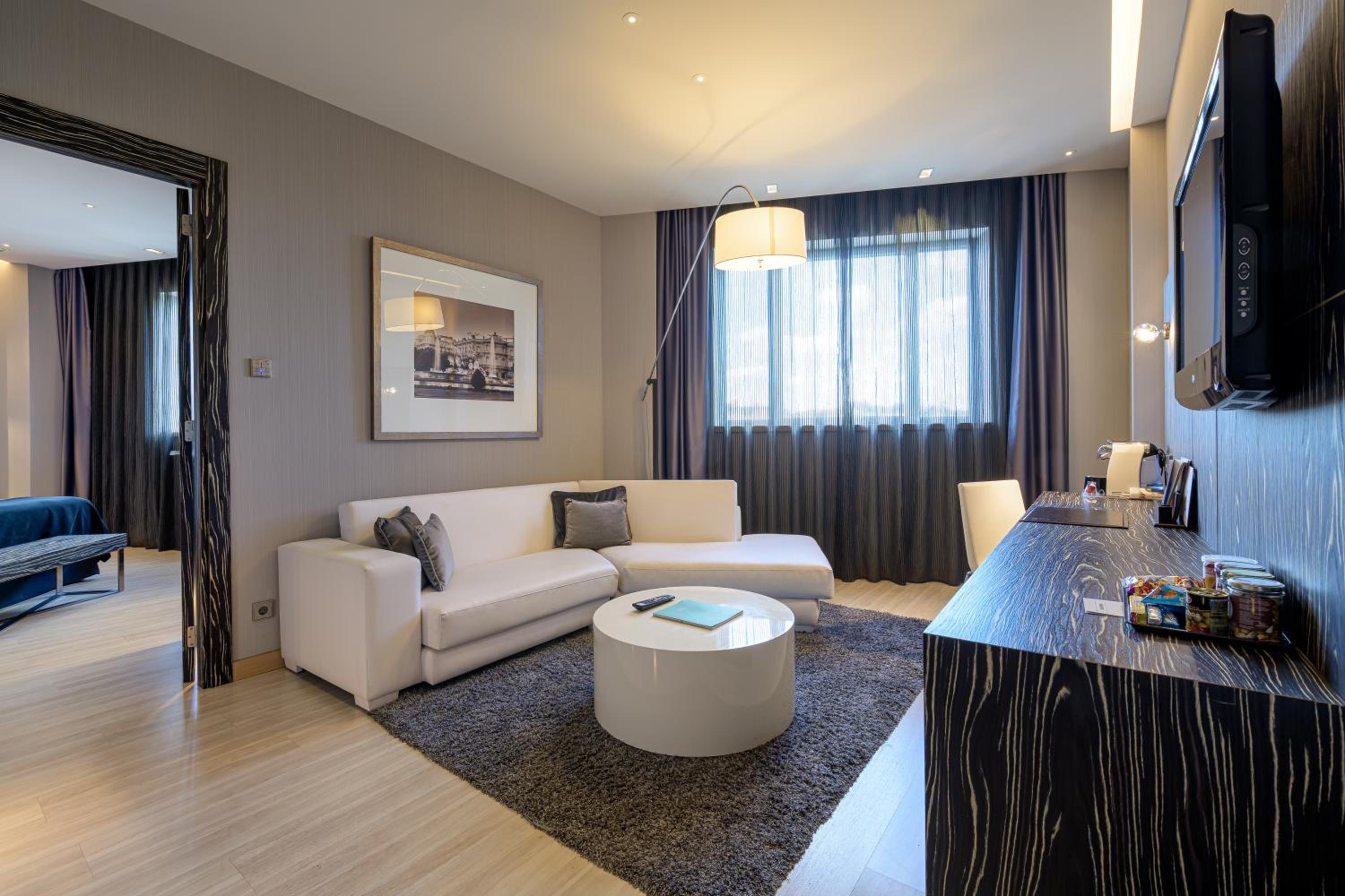 Suite - Photo 4