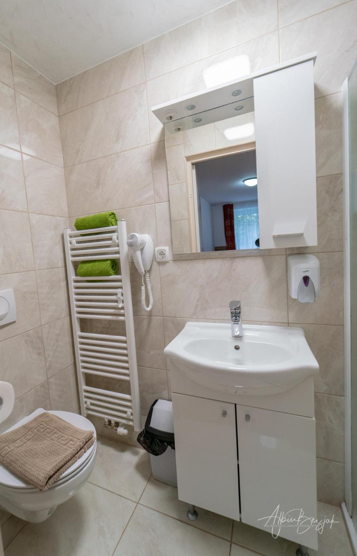 Budget Double Room - Ground Floor - Photo 17