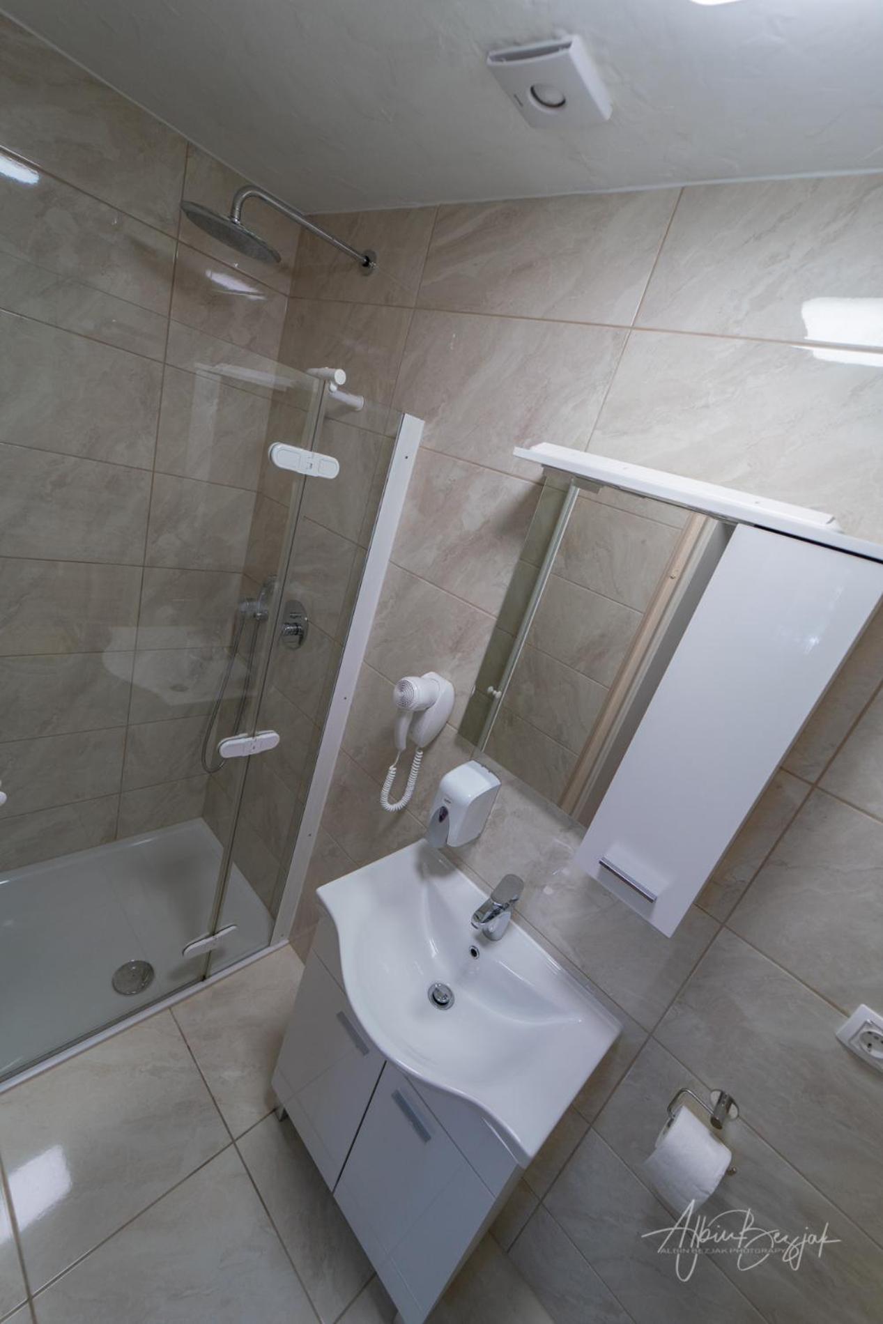 Budget Double Room - Ground Floor - Photo 11