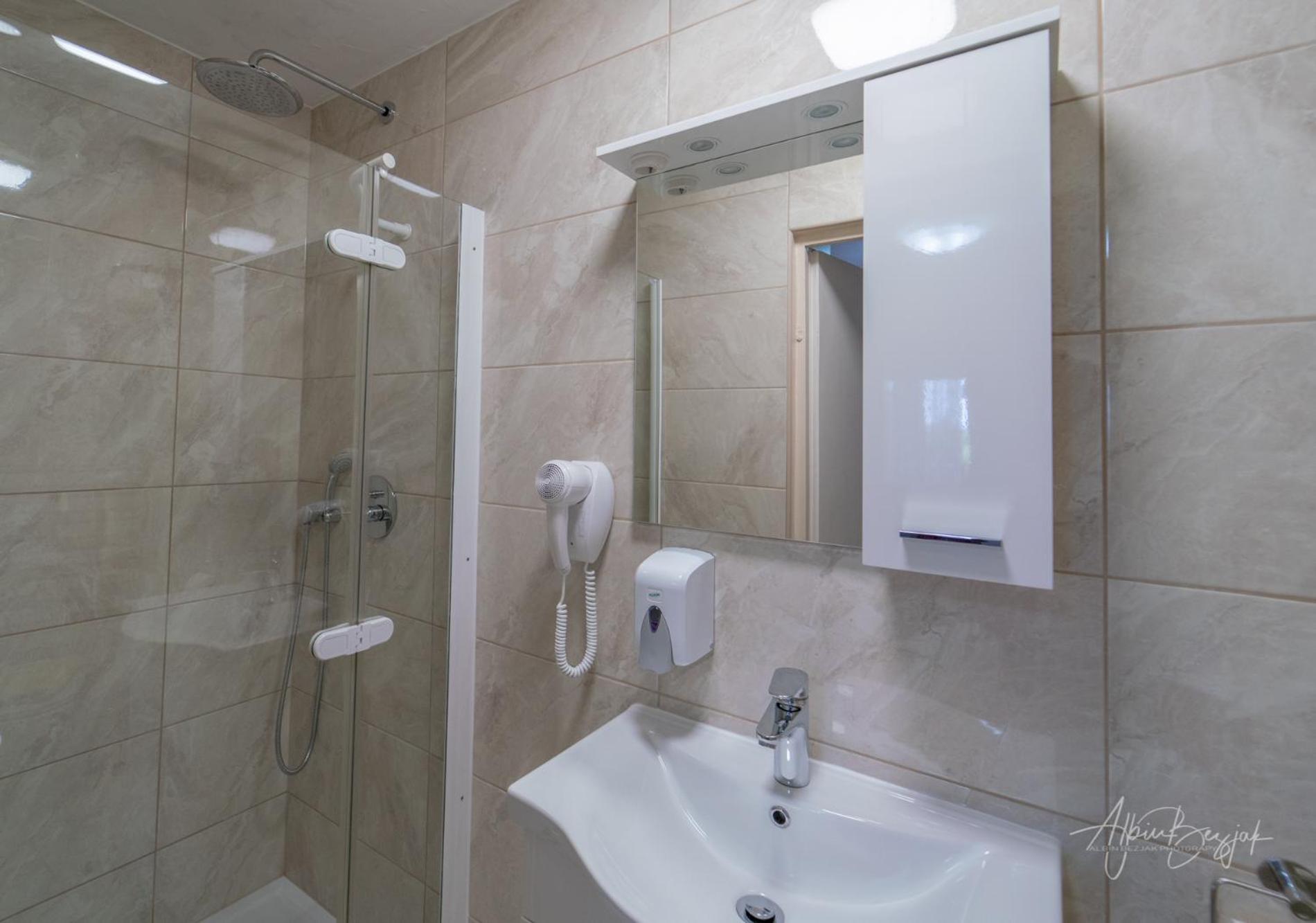 Budget Double Room - Ground Floor - Photo 12