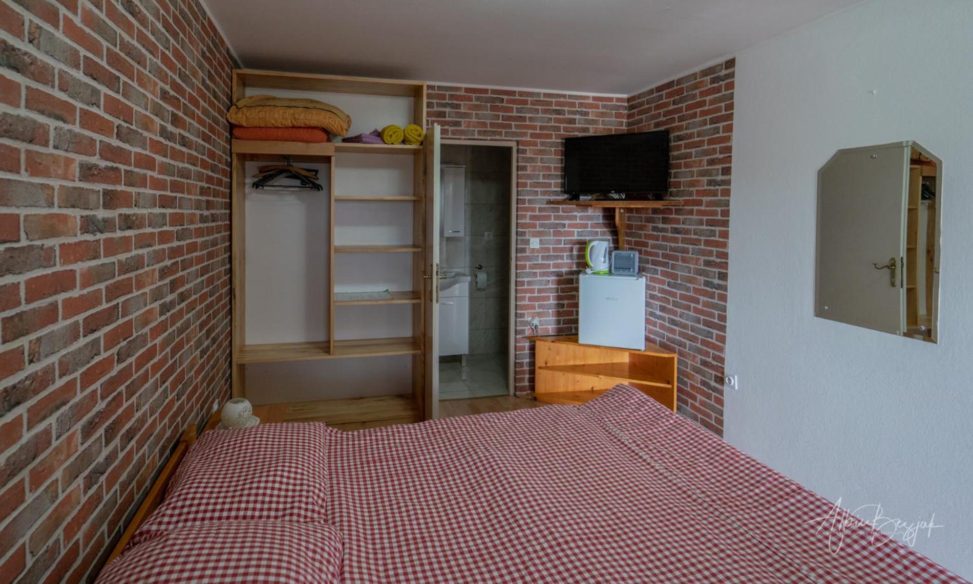 Budget Double Room - Ground Floor - Photo 13