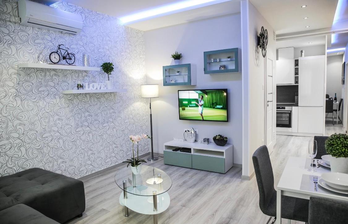One-Bedroom Apartment - Photo 9
