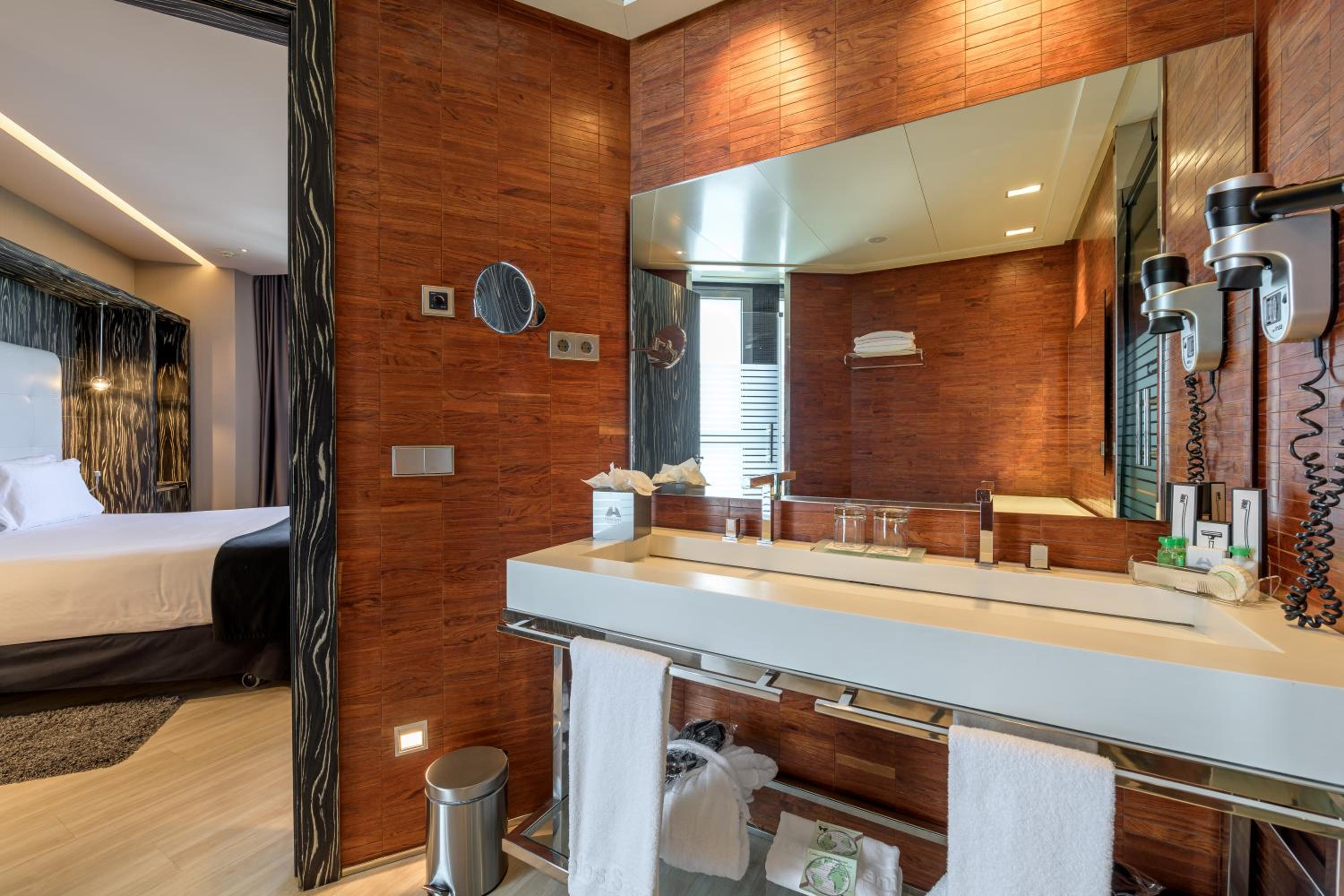 Suite - Photo 3