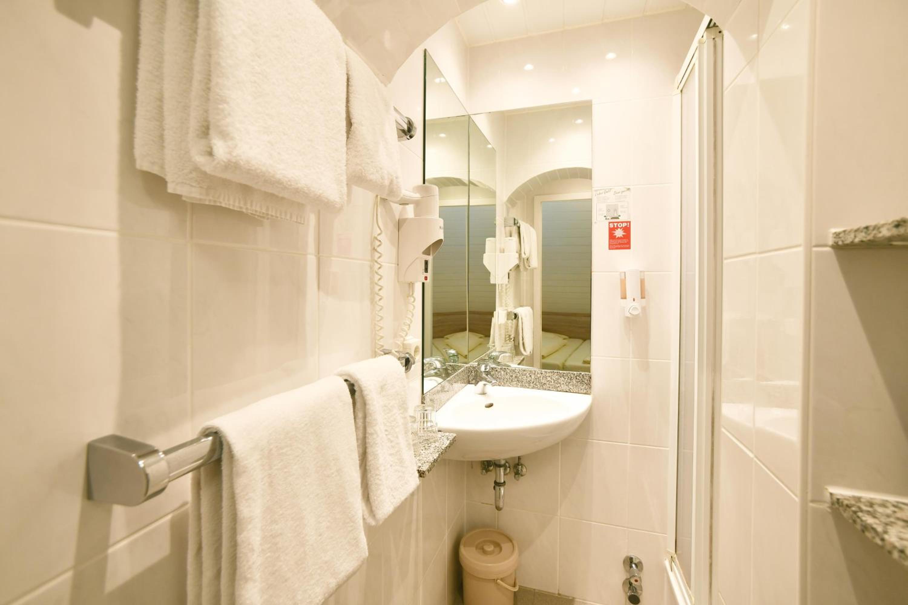 Comfort Room - Photo 9