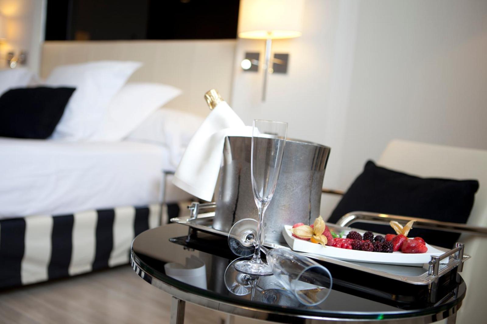 Executive Double Room - Photo 8