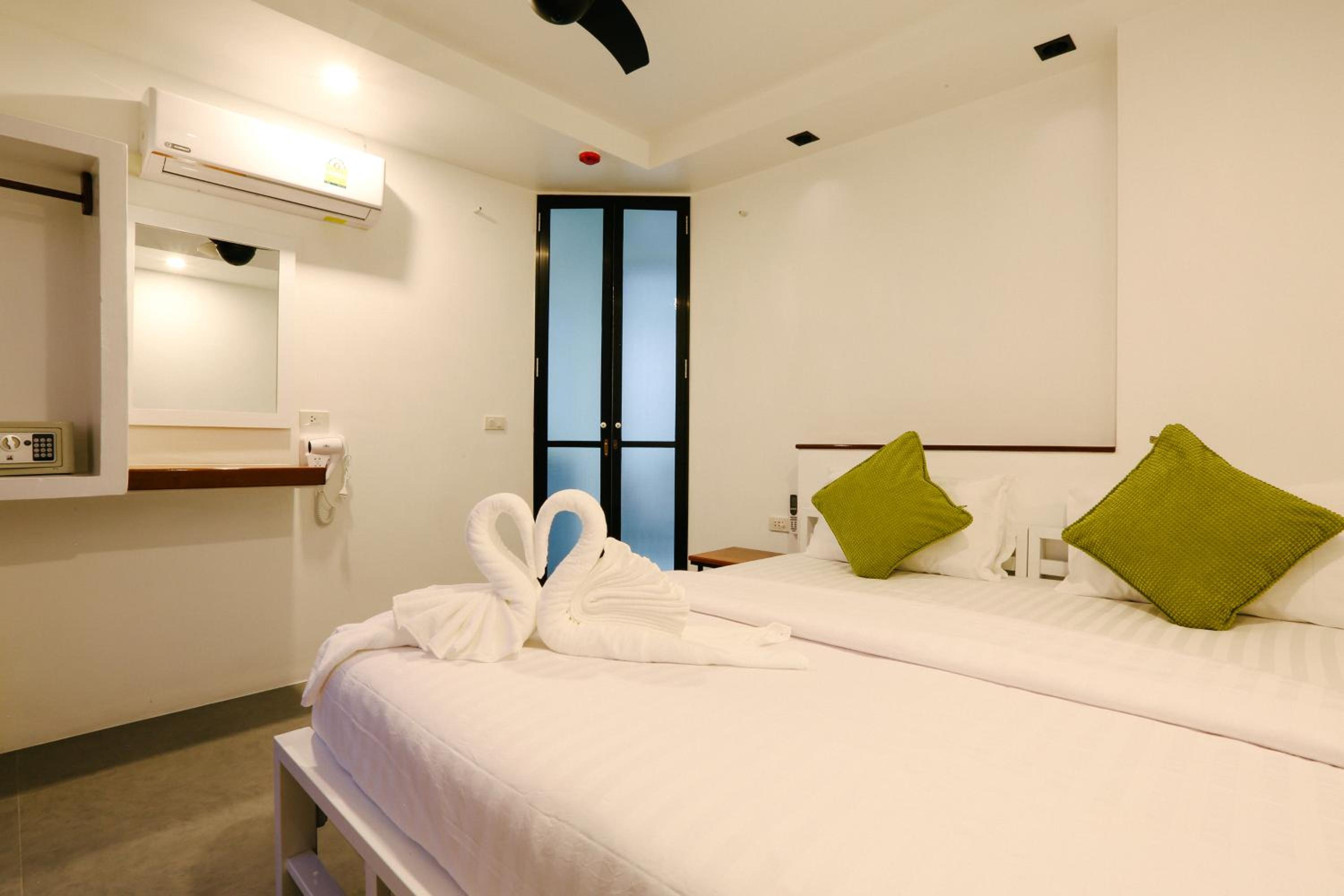 One-Bedroom Apartment - Photo 1