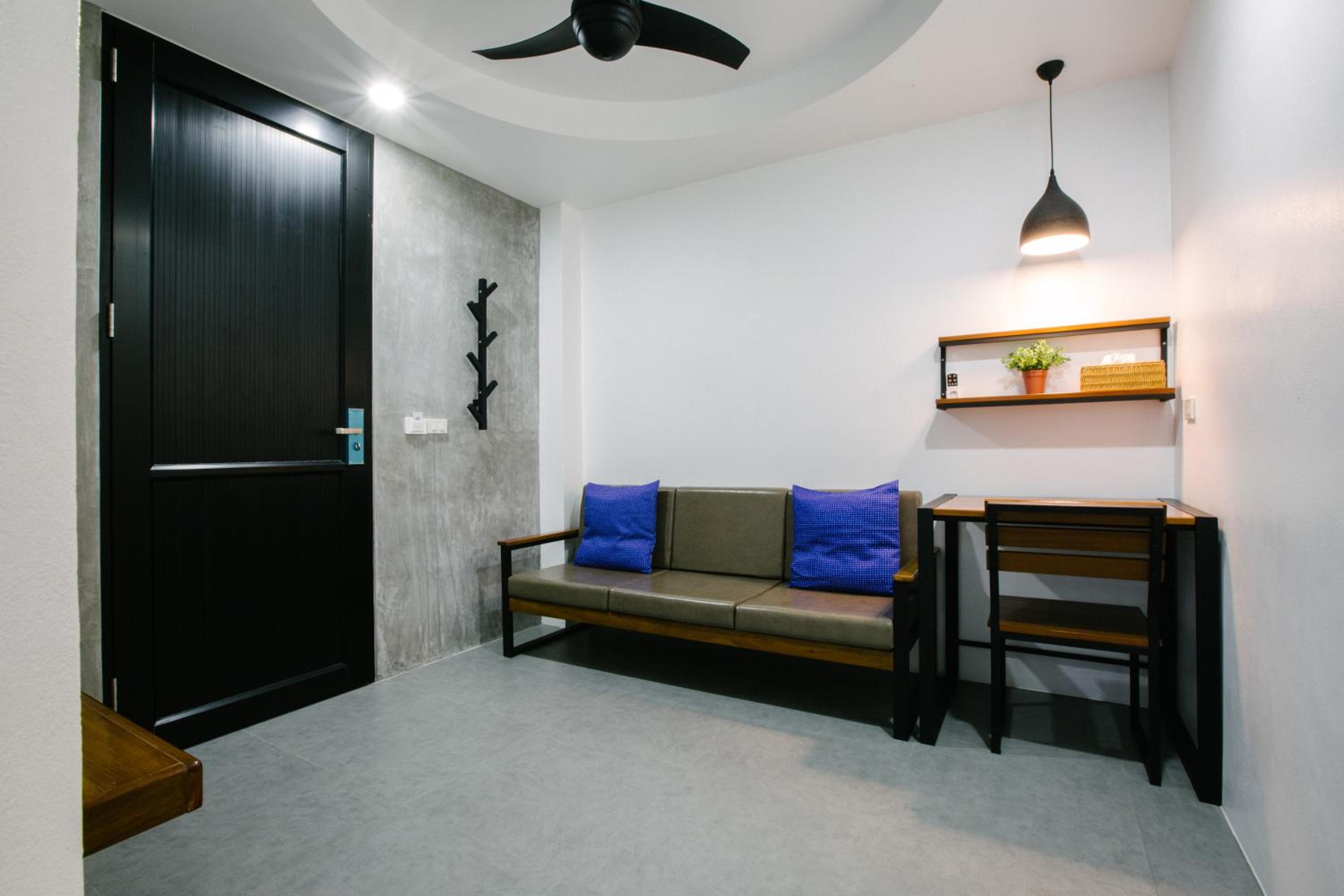 One-Bedroom Apartment - Photo 6