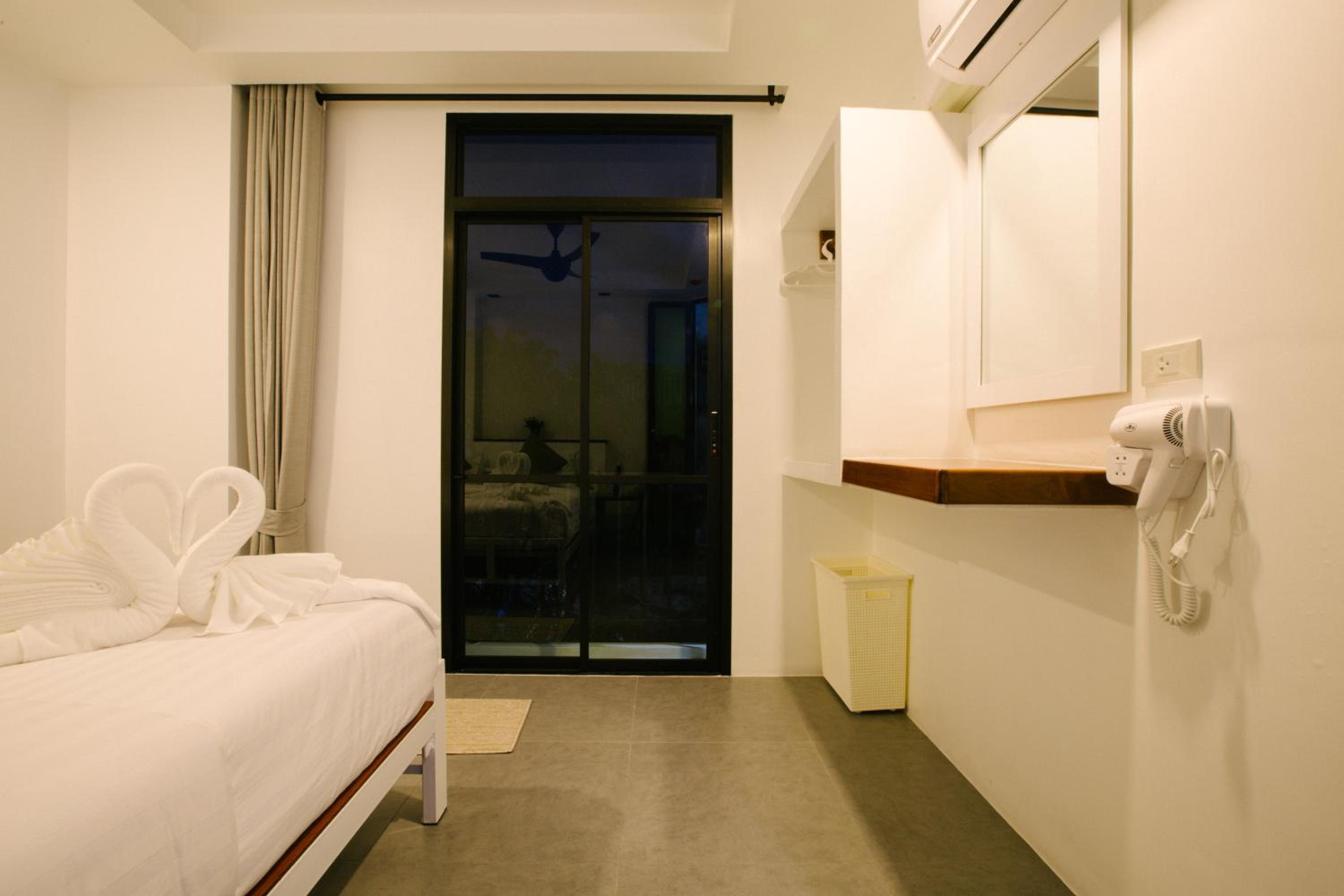 One-Bedroom Apartment - Photo 18