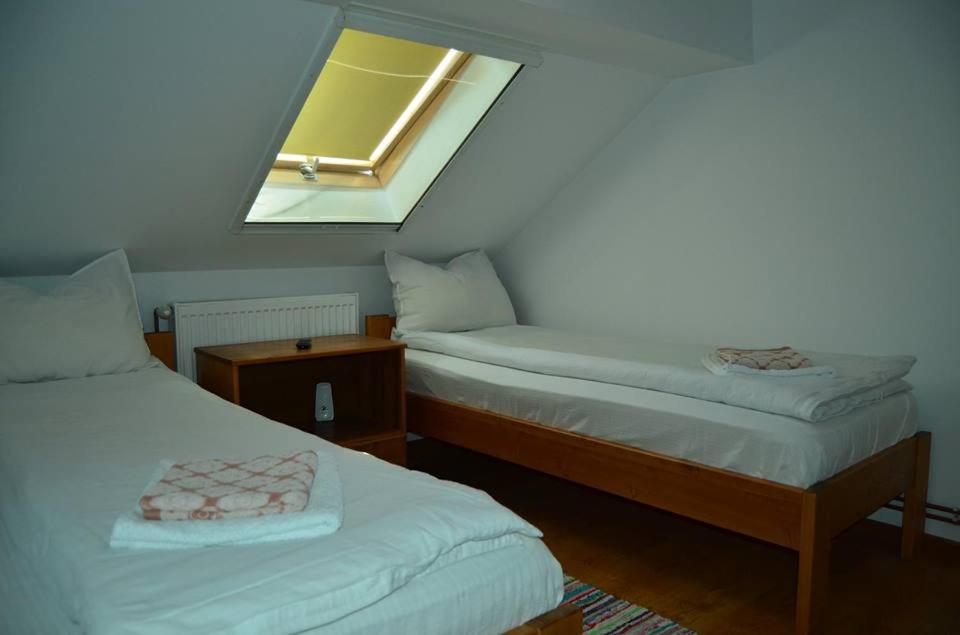 Double Room with Private Bathroom - Photo 2