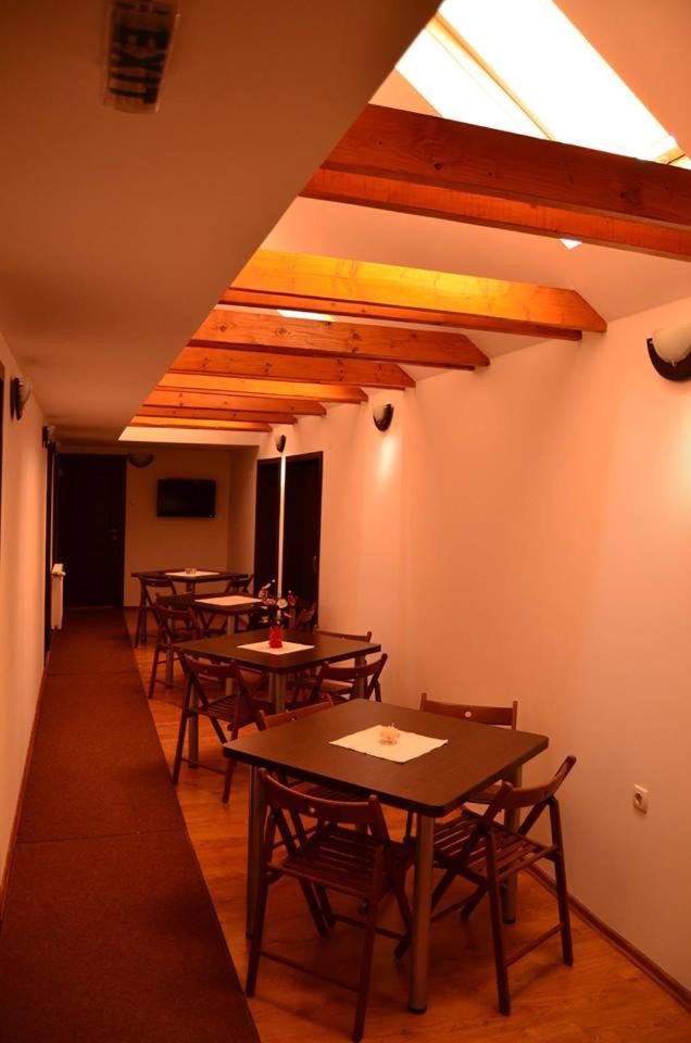 Double Room with Private Bathroom - Photo 3
