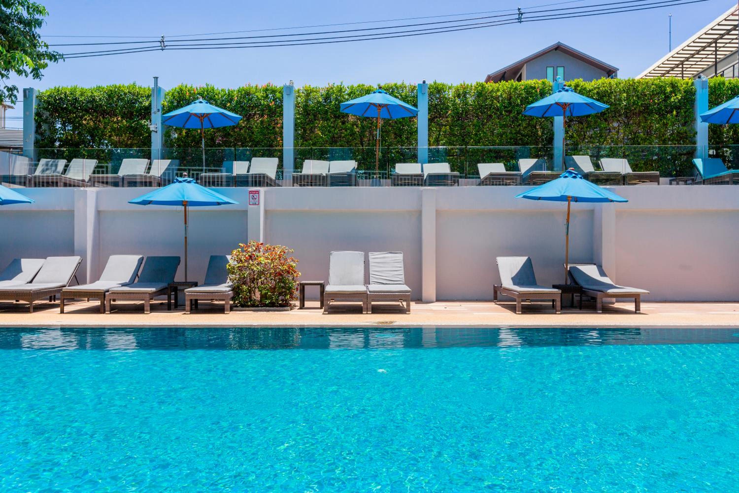 Deluxe Double Room with Pool Access - Photo 12