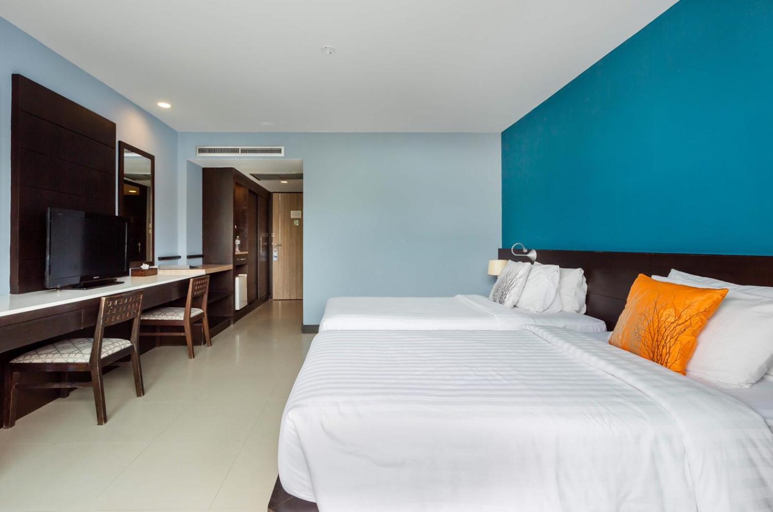 Deluxe Double Room with Balcony - Photo 2