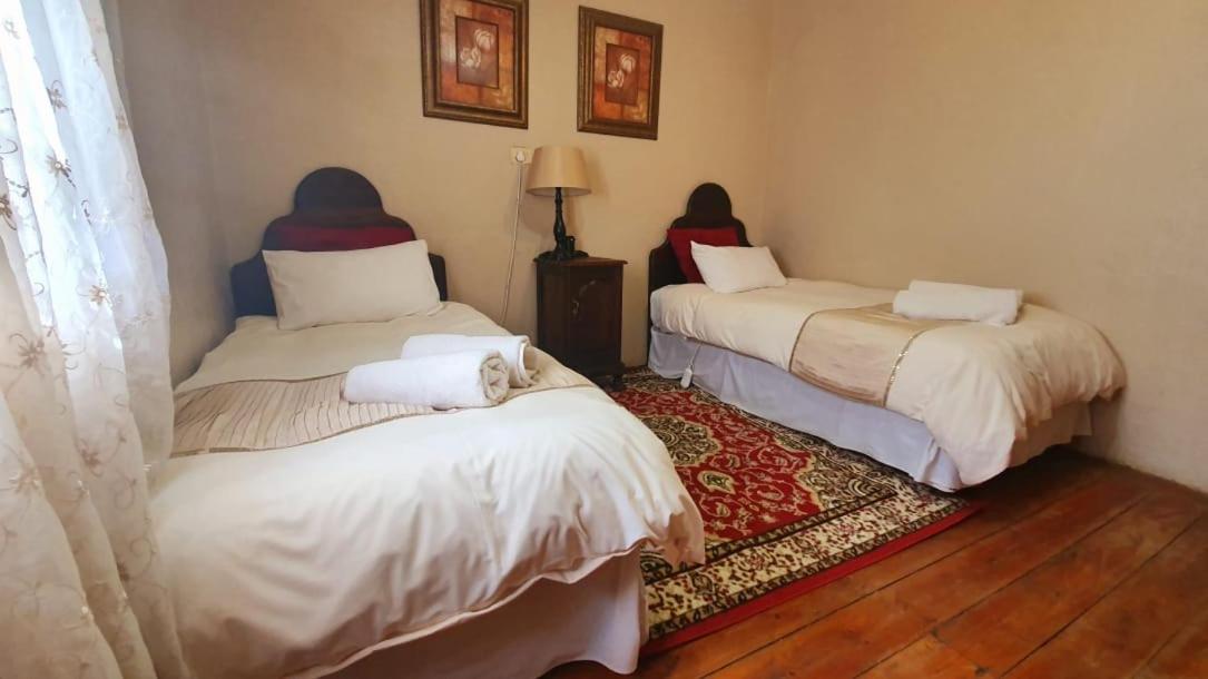 Twin Room - Photo 3