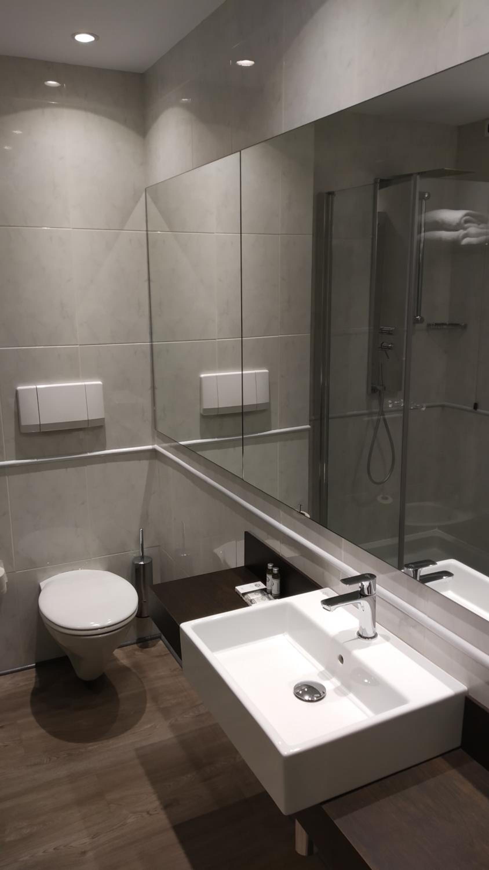Large Double or Twin Room photo 3