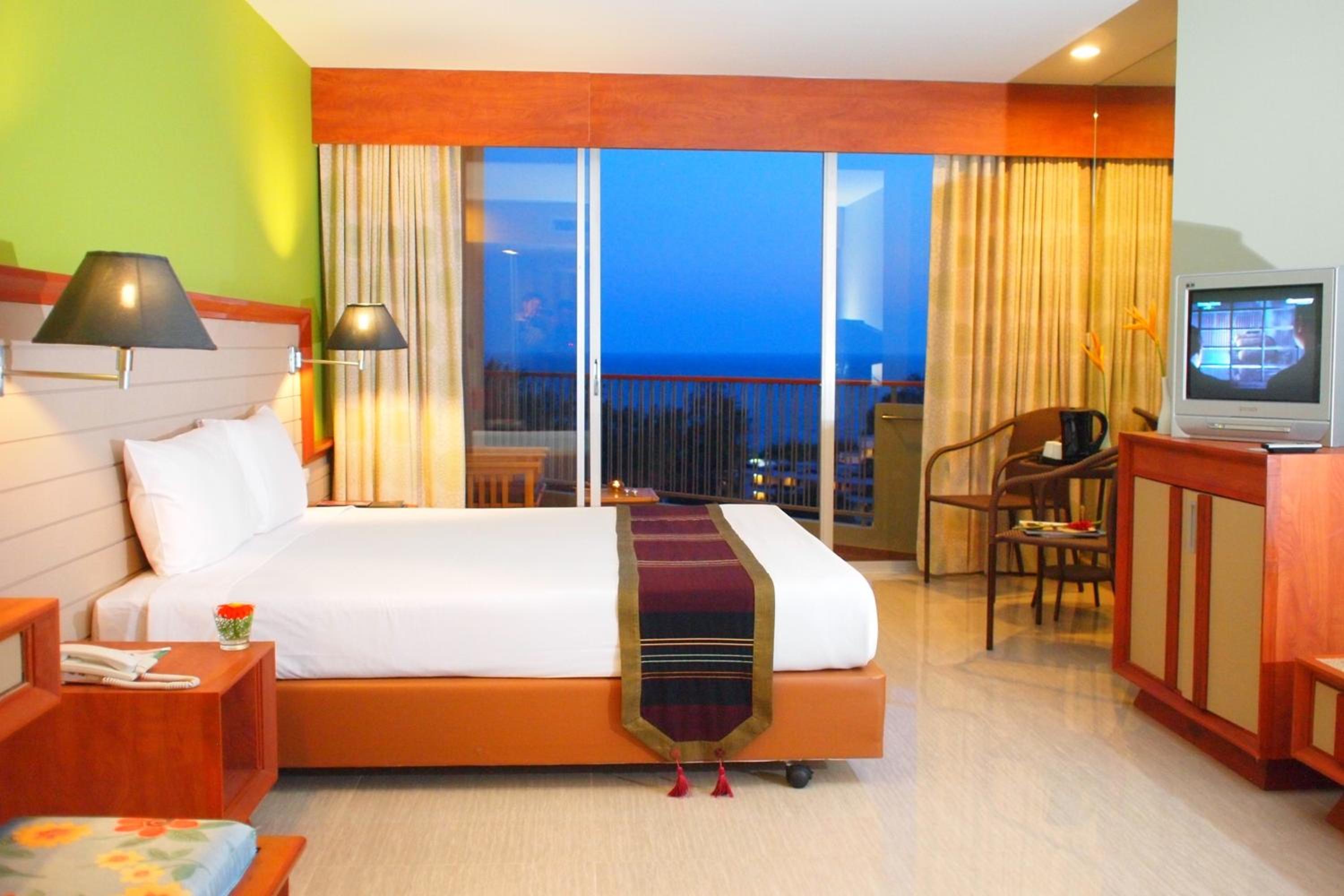 Deluxe Double Room - Photo 13