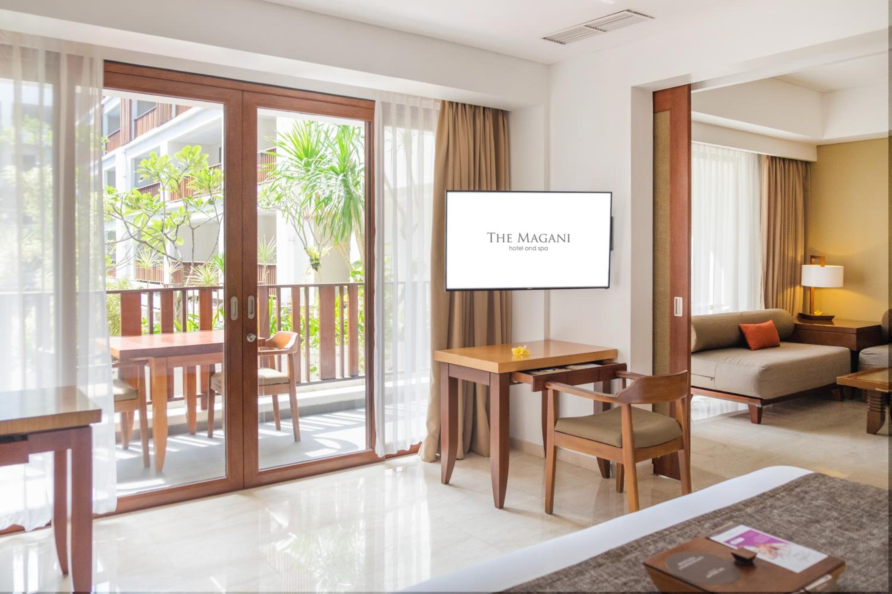 Magani Suite Pool View with Spa Bath and One-Time Mini-bar photo 3