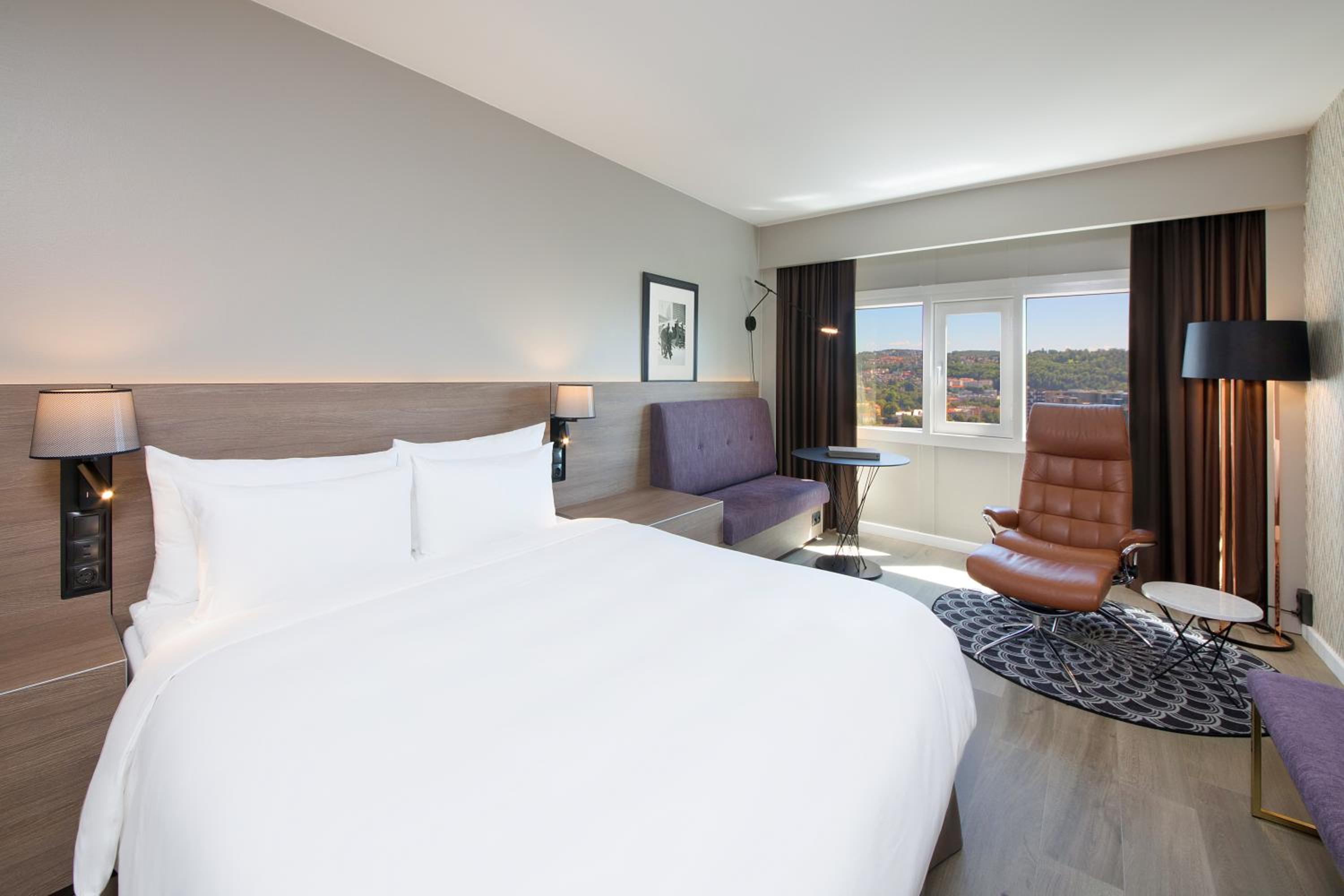 Superior Room with City View thumbnail 6