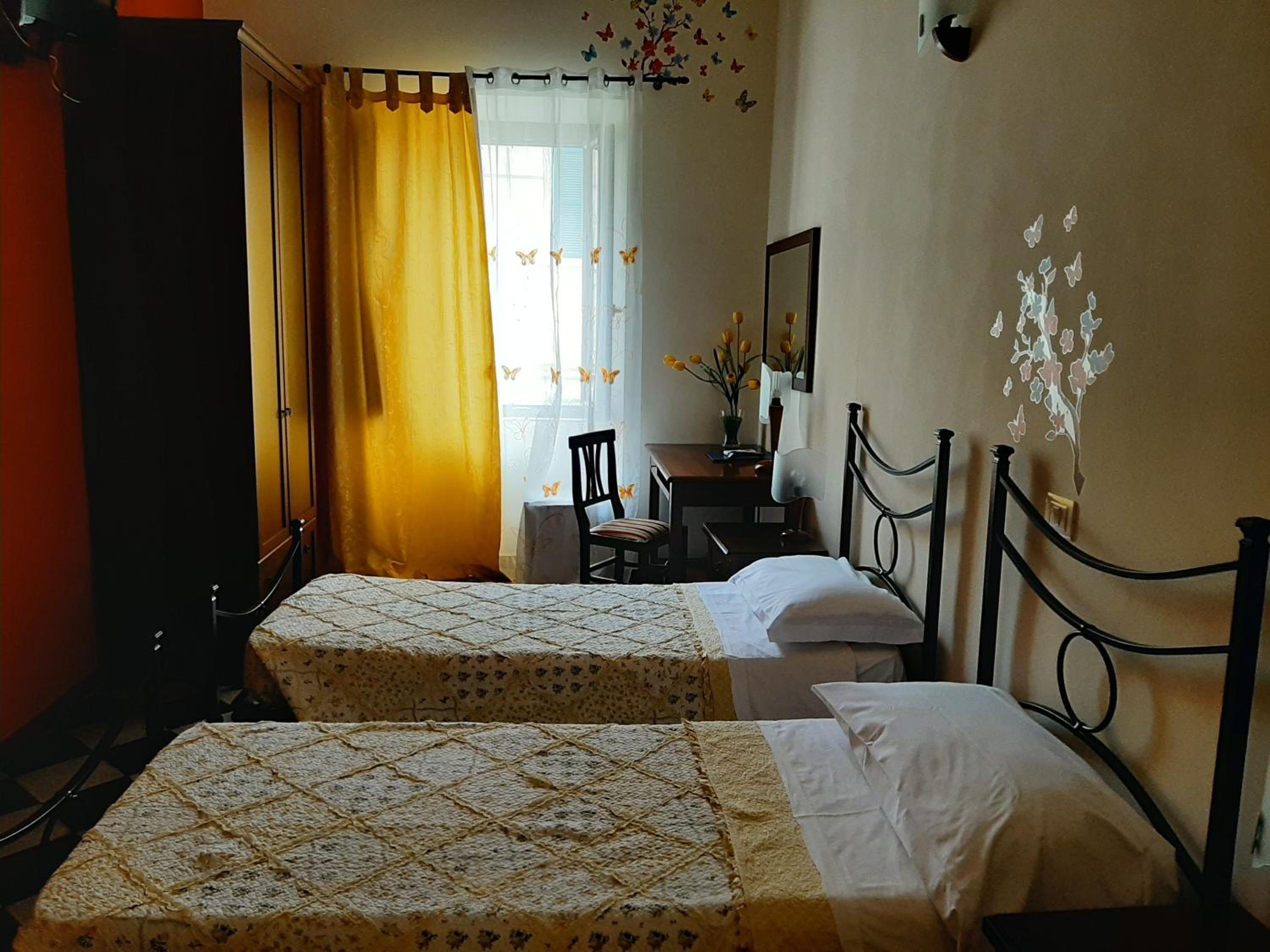 Double Room - Photo 4