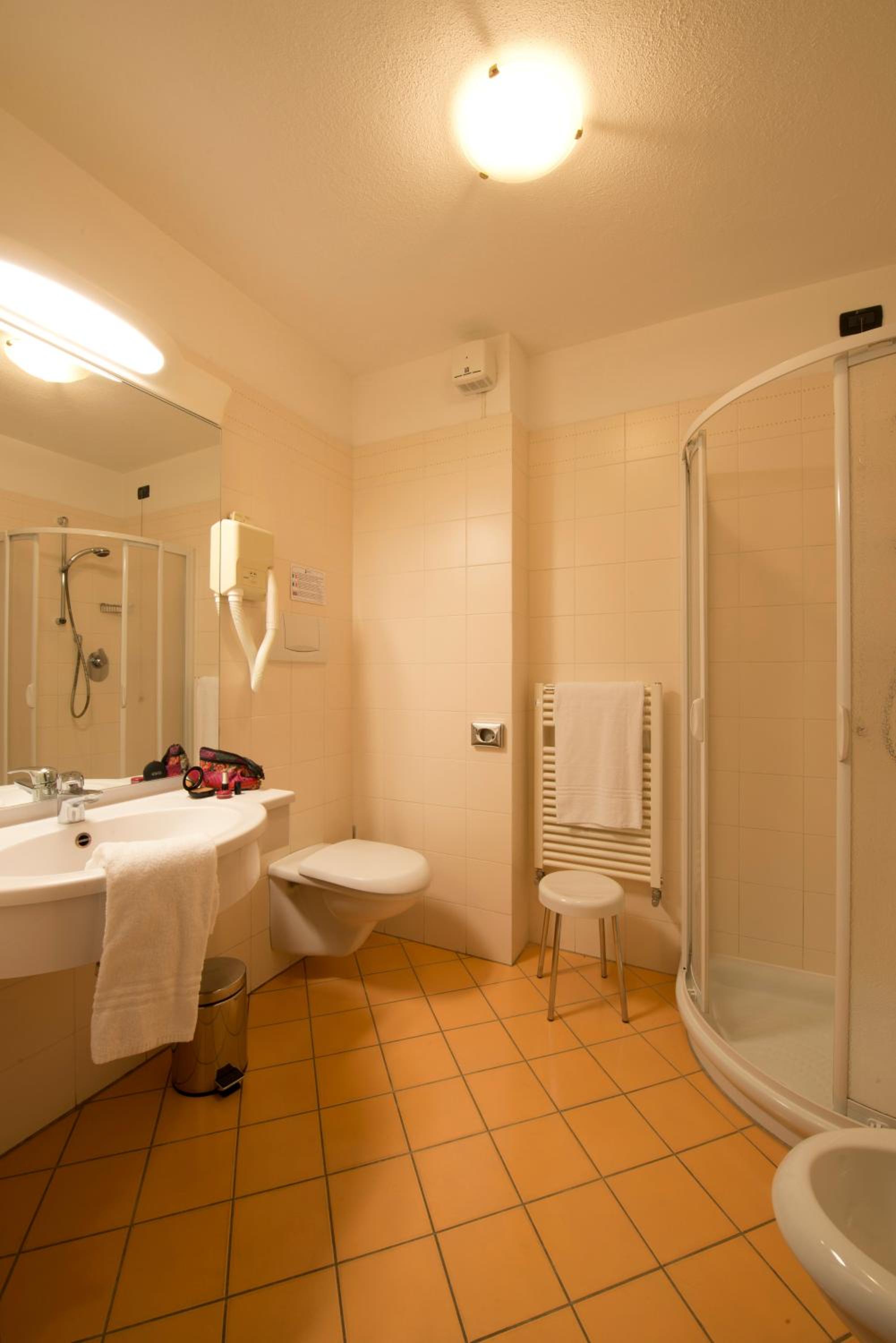 Deluxe Double or Twin Room with Balcony photo 2