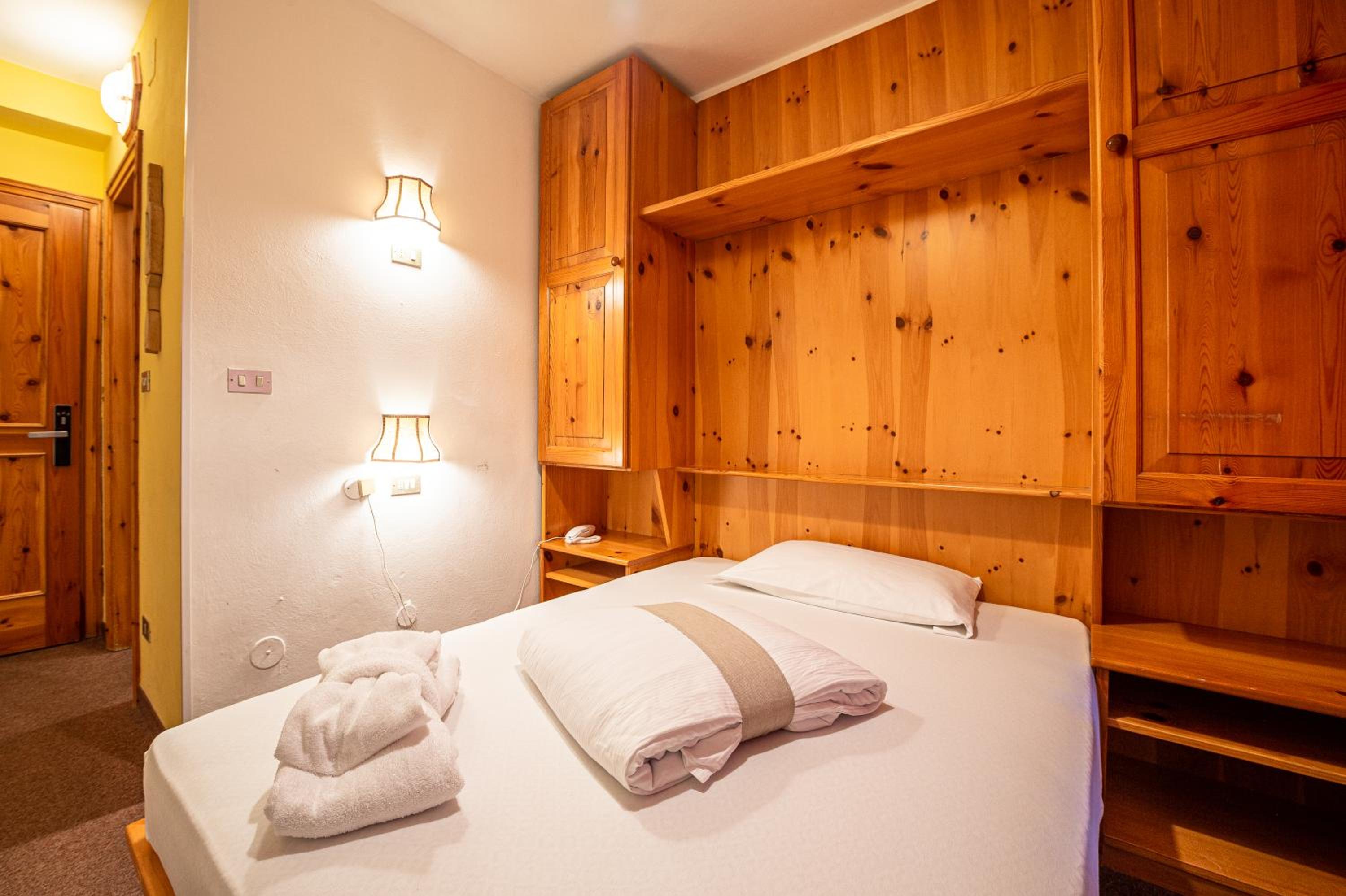 Small Single Room photo 2