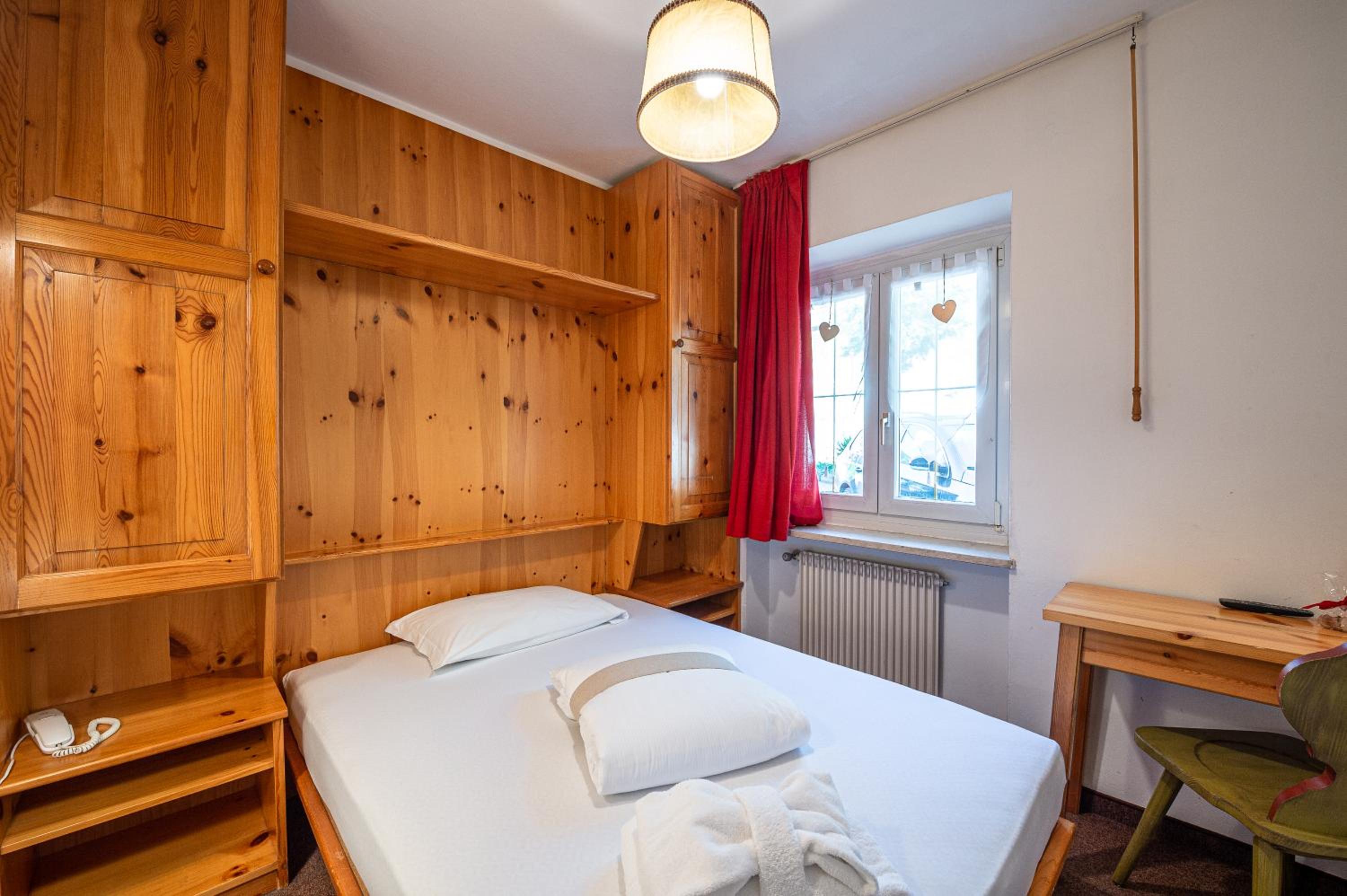 Small Single Room photo 3