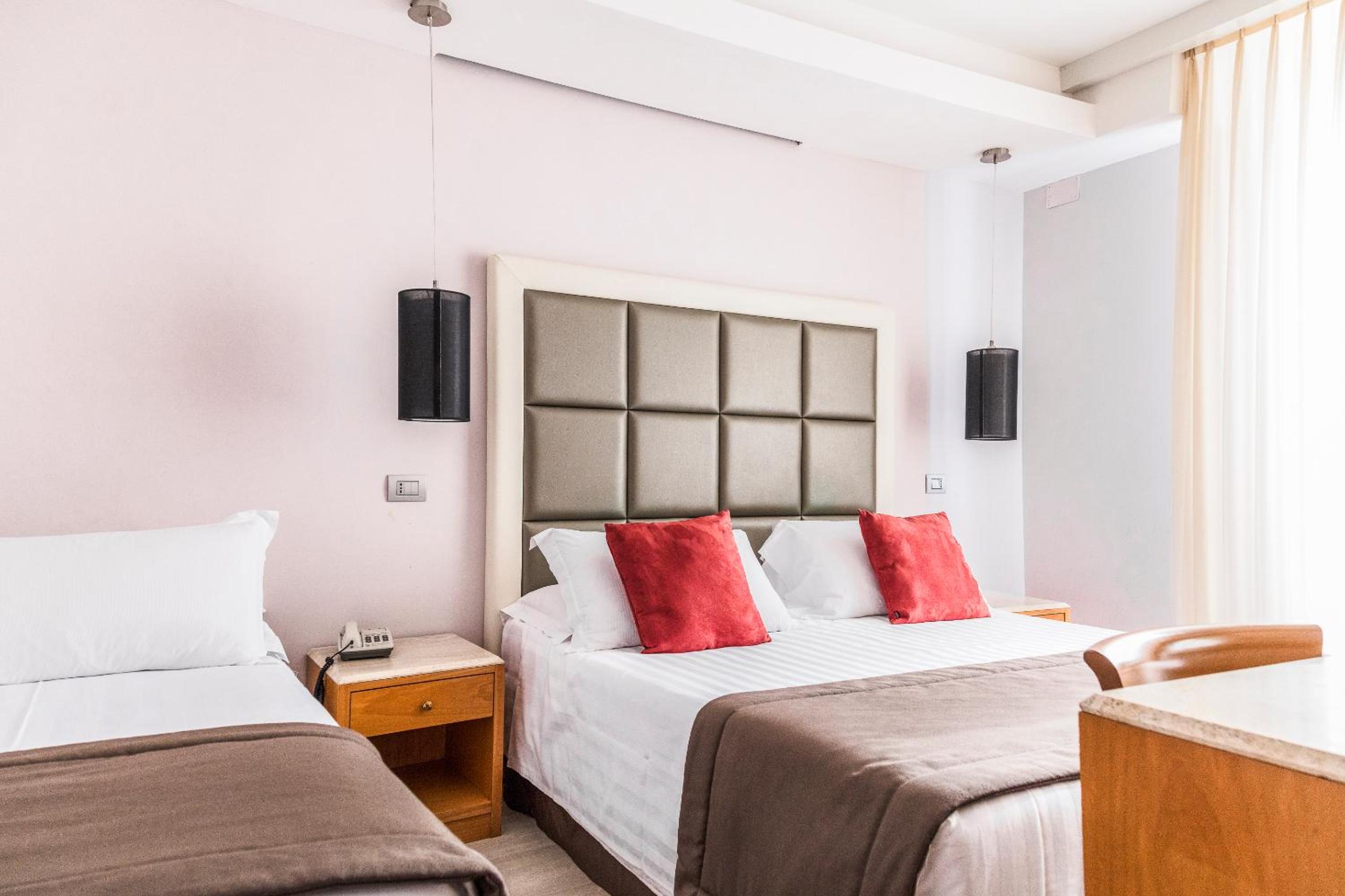 Standard Triple Room thumbnail 6