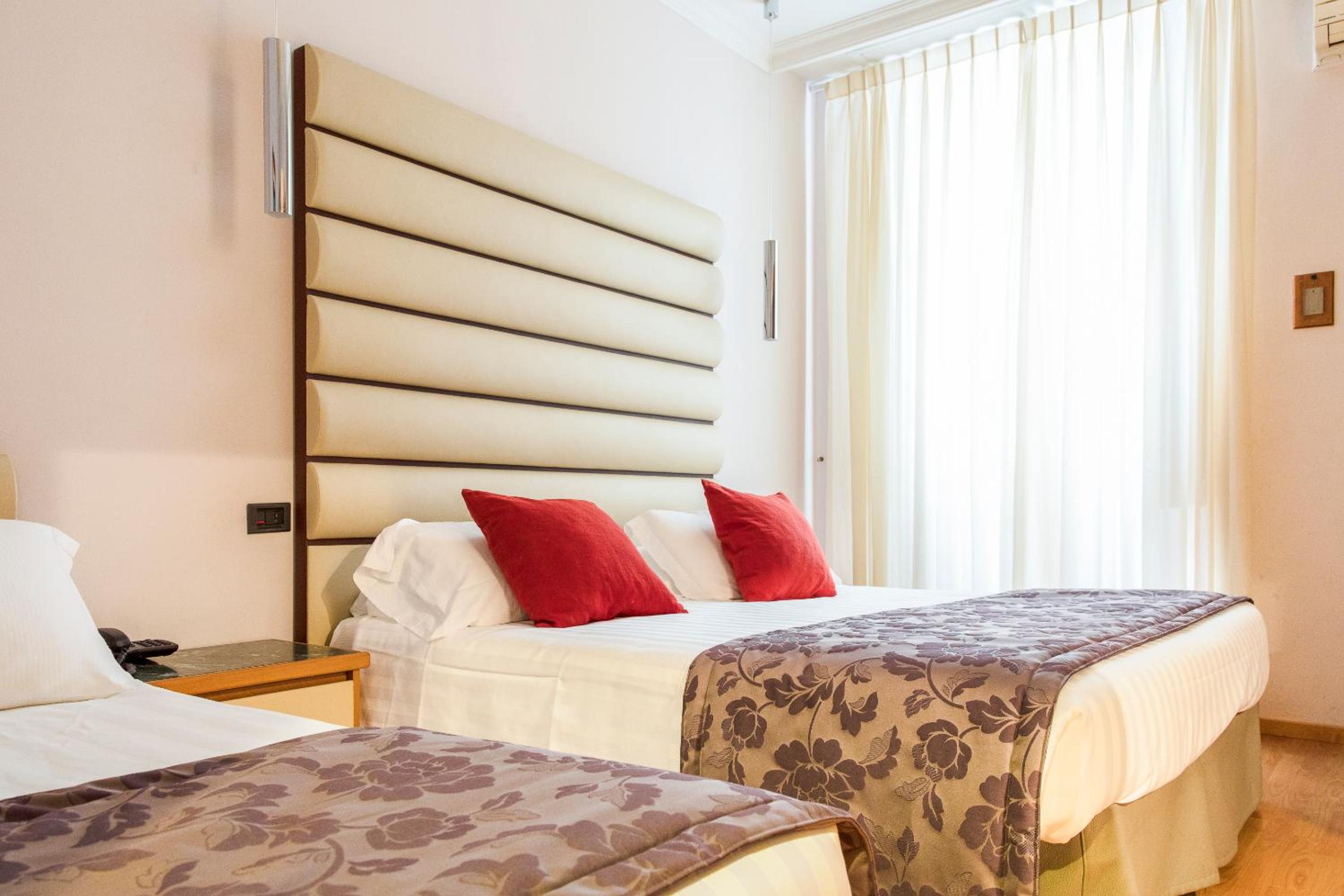Standard Triple Room thumbnail 5