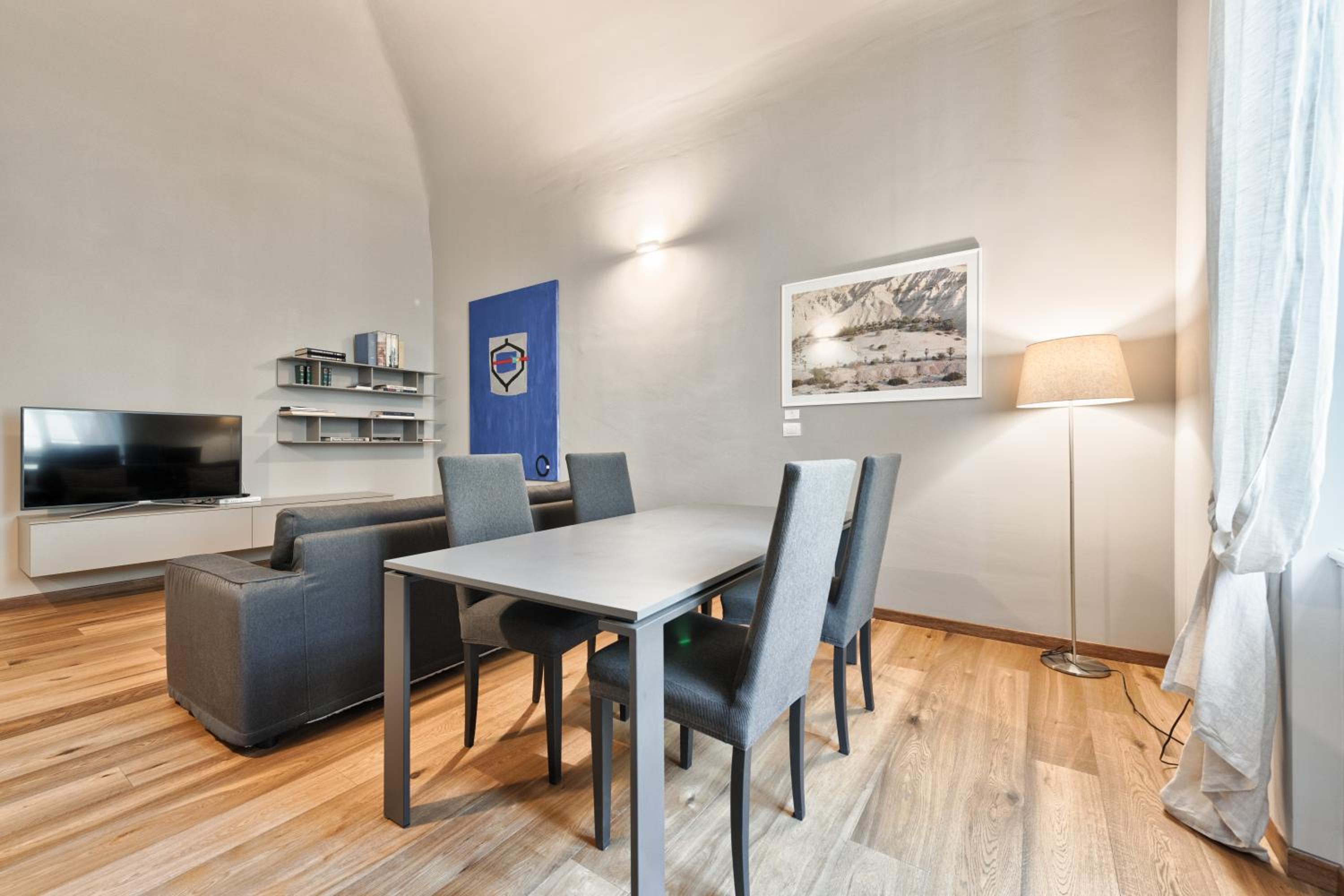 One-Bedroom Apartment - Photo 8