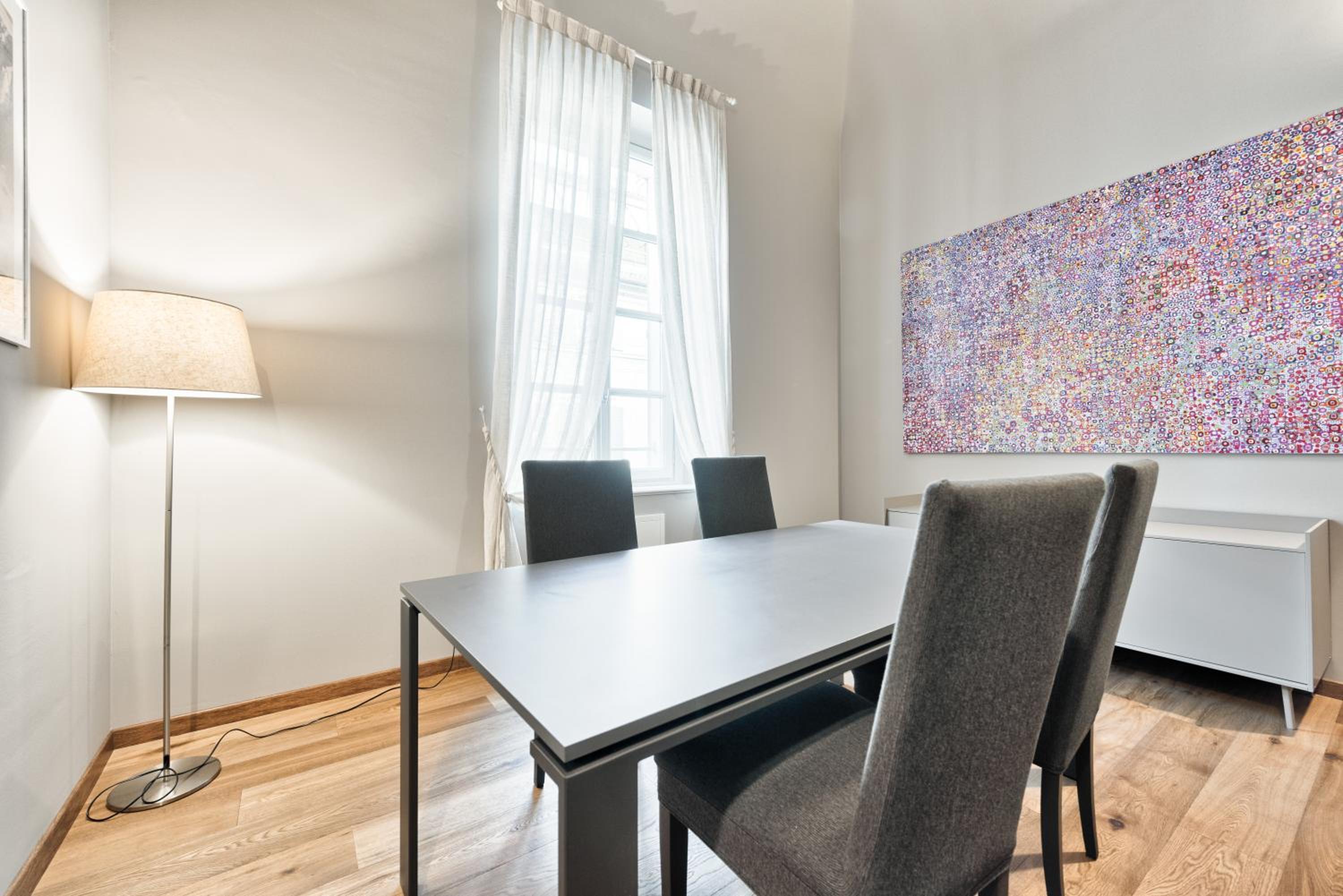 One-Bedroom Apartment - Photo 7
