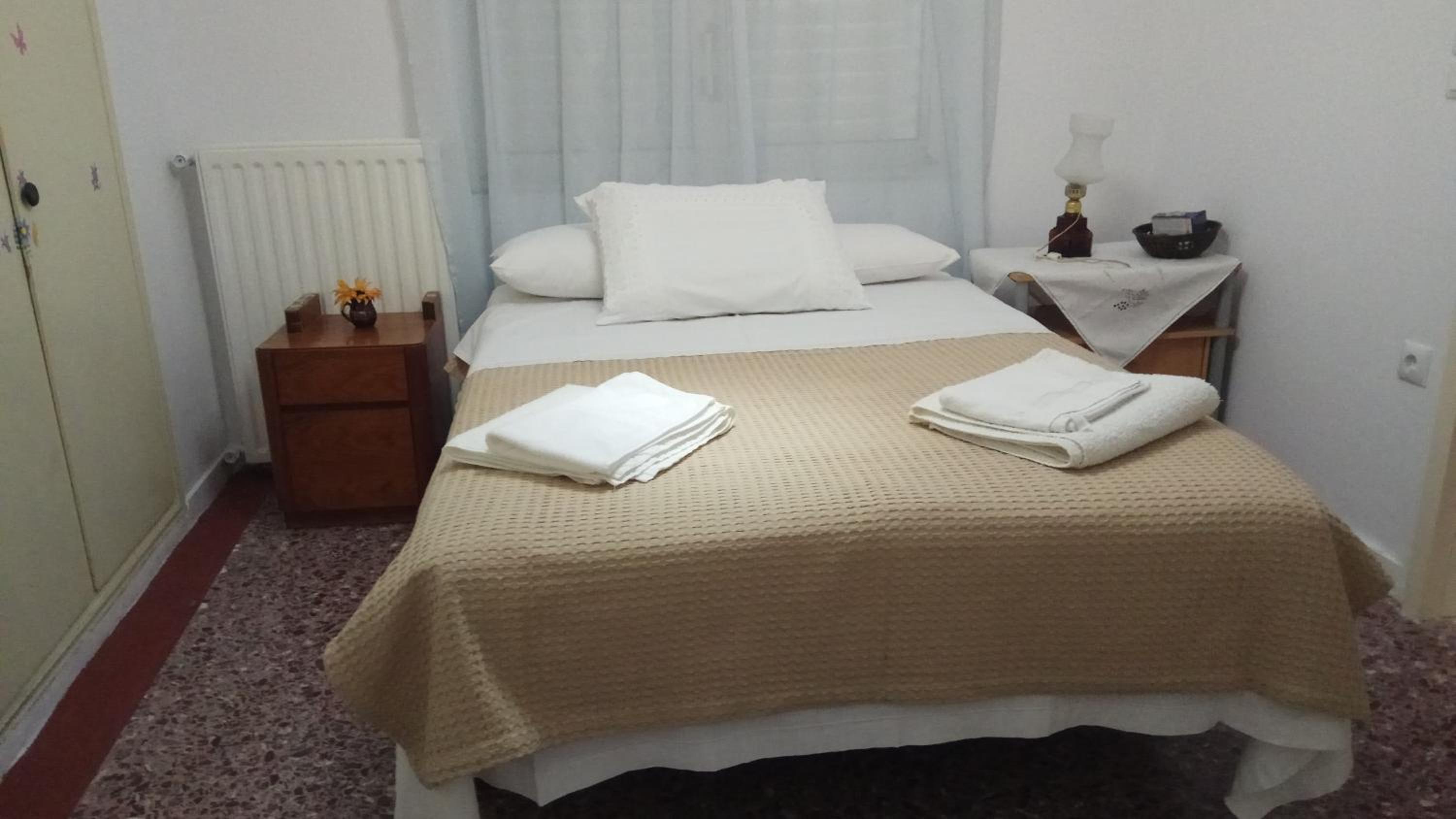 Two-Bedroom House - Photo 1