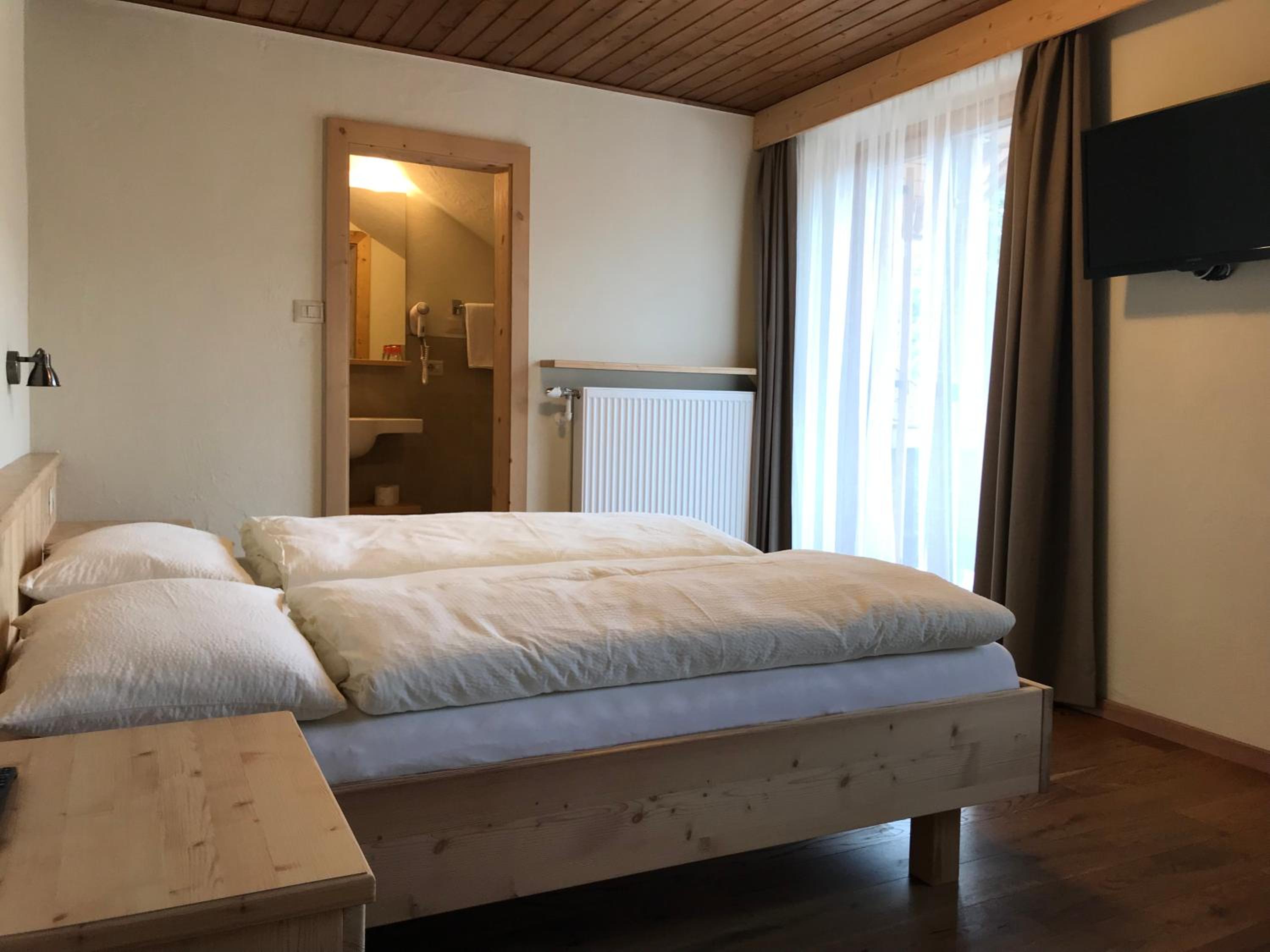 One-Bedroom Apartment with Balcony photo 2