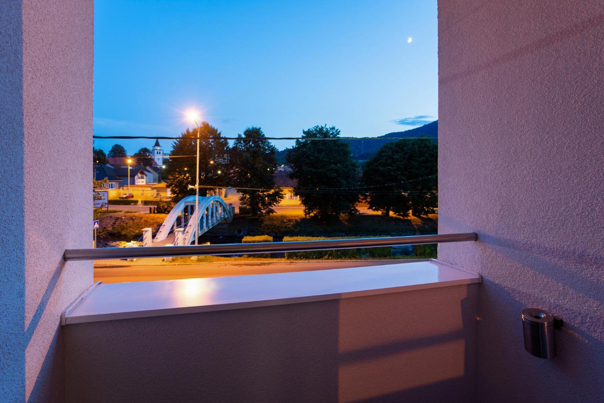 Double or Twin Room with Balcony photo 3
