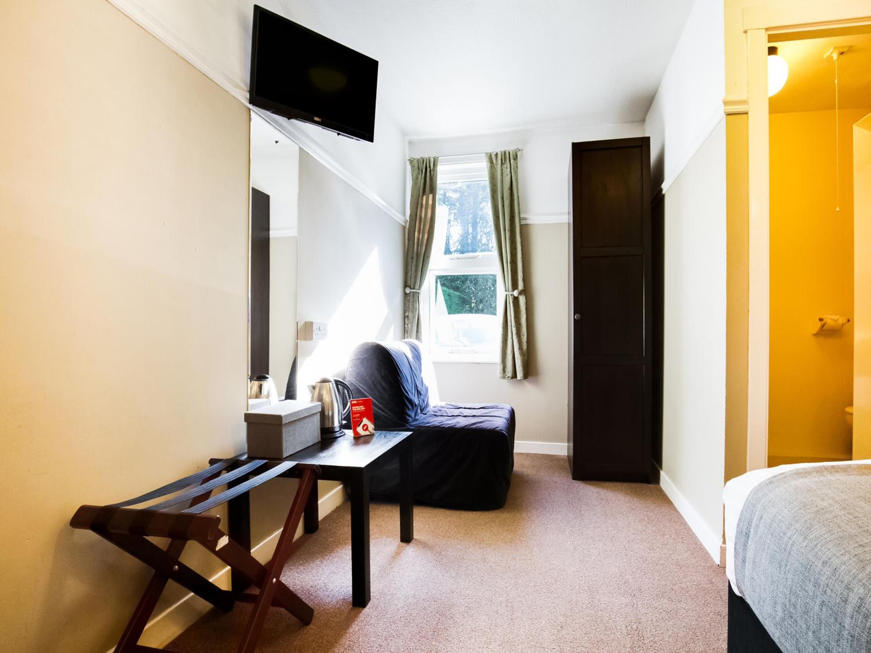 Standard King Room - Photo 5