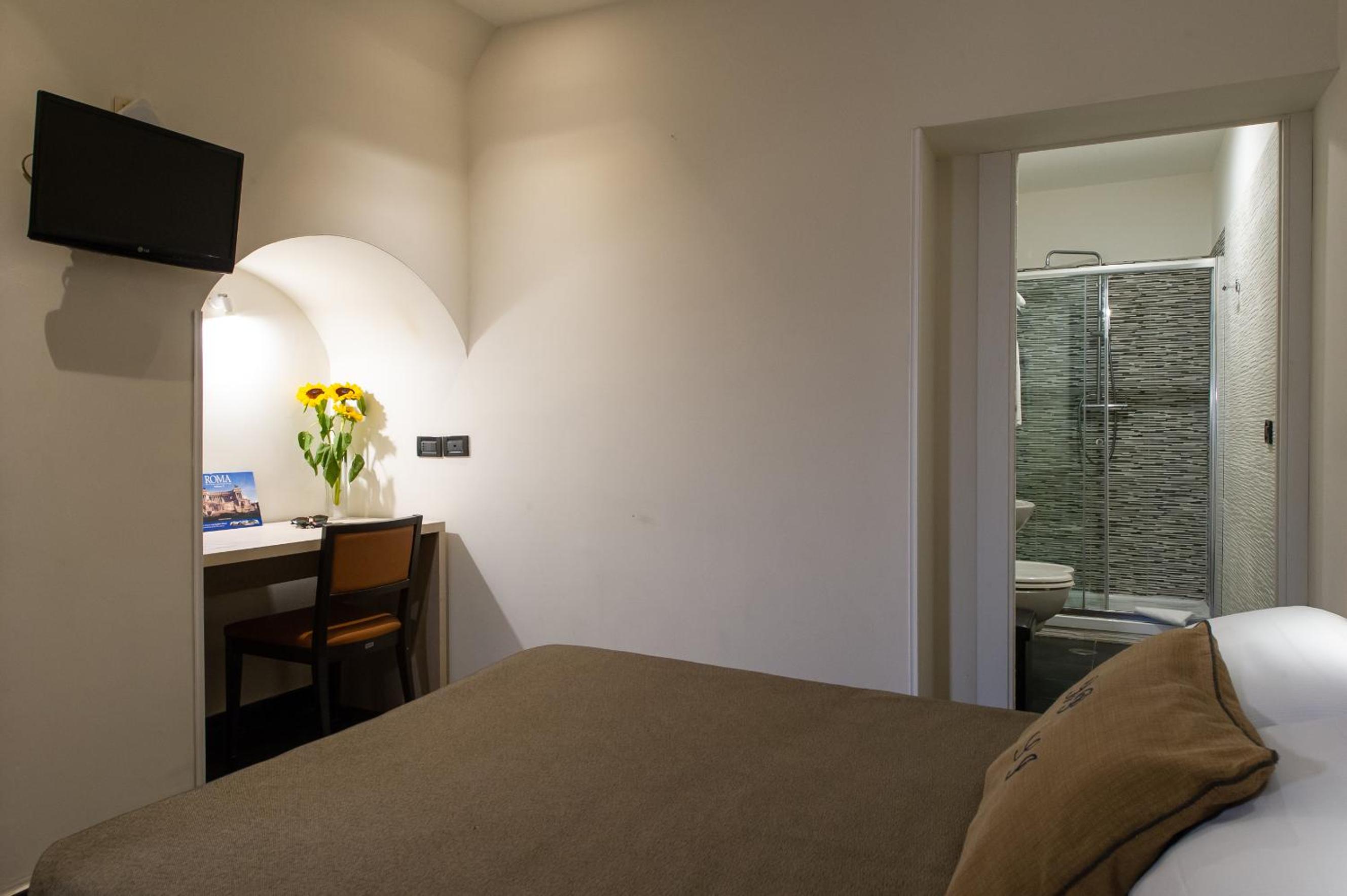 Double or Twin Room photo 3
