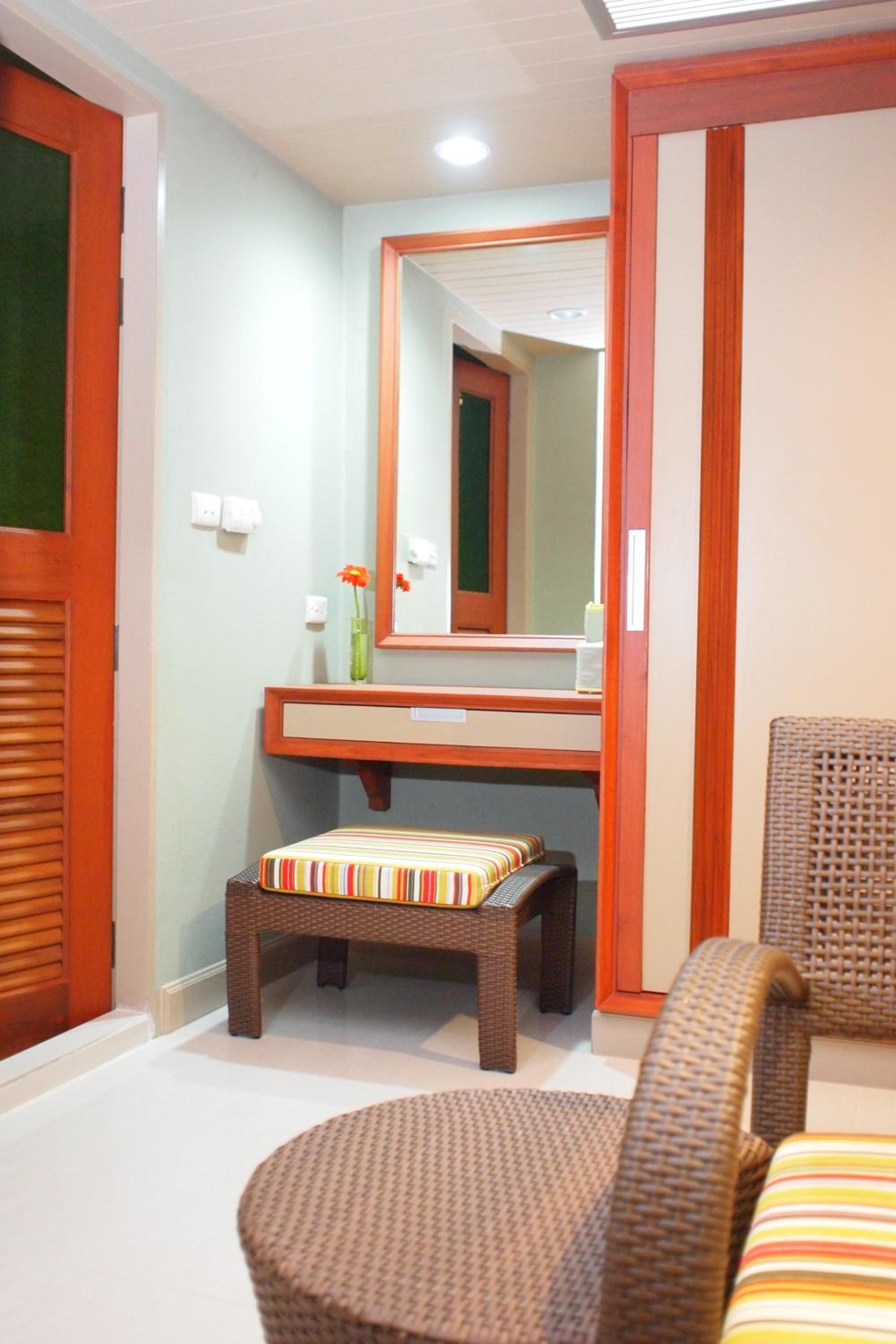 One-Bedroom Suite - Photo 2