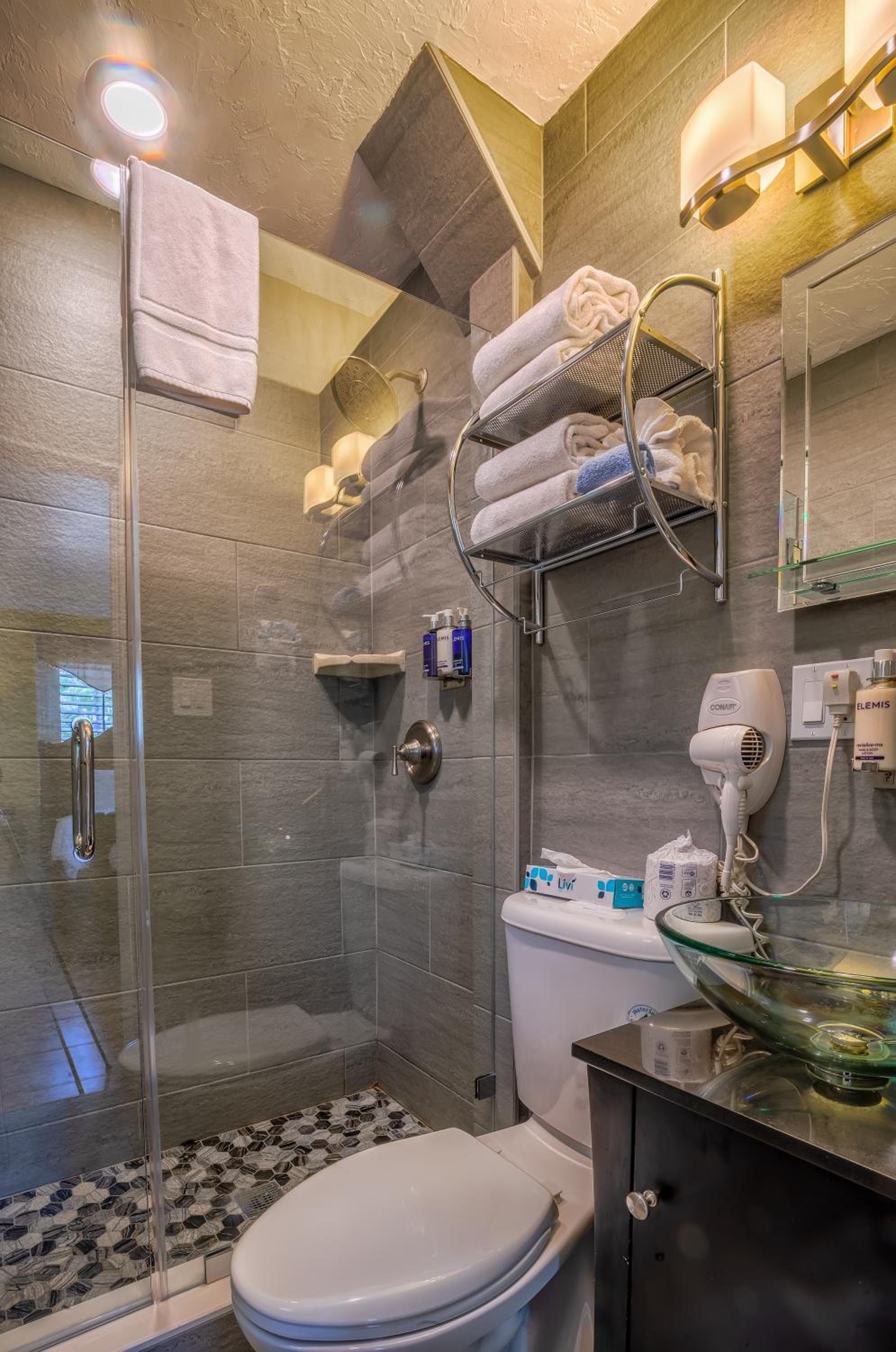 Havana Suite with Kitchenette photo 2