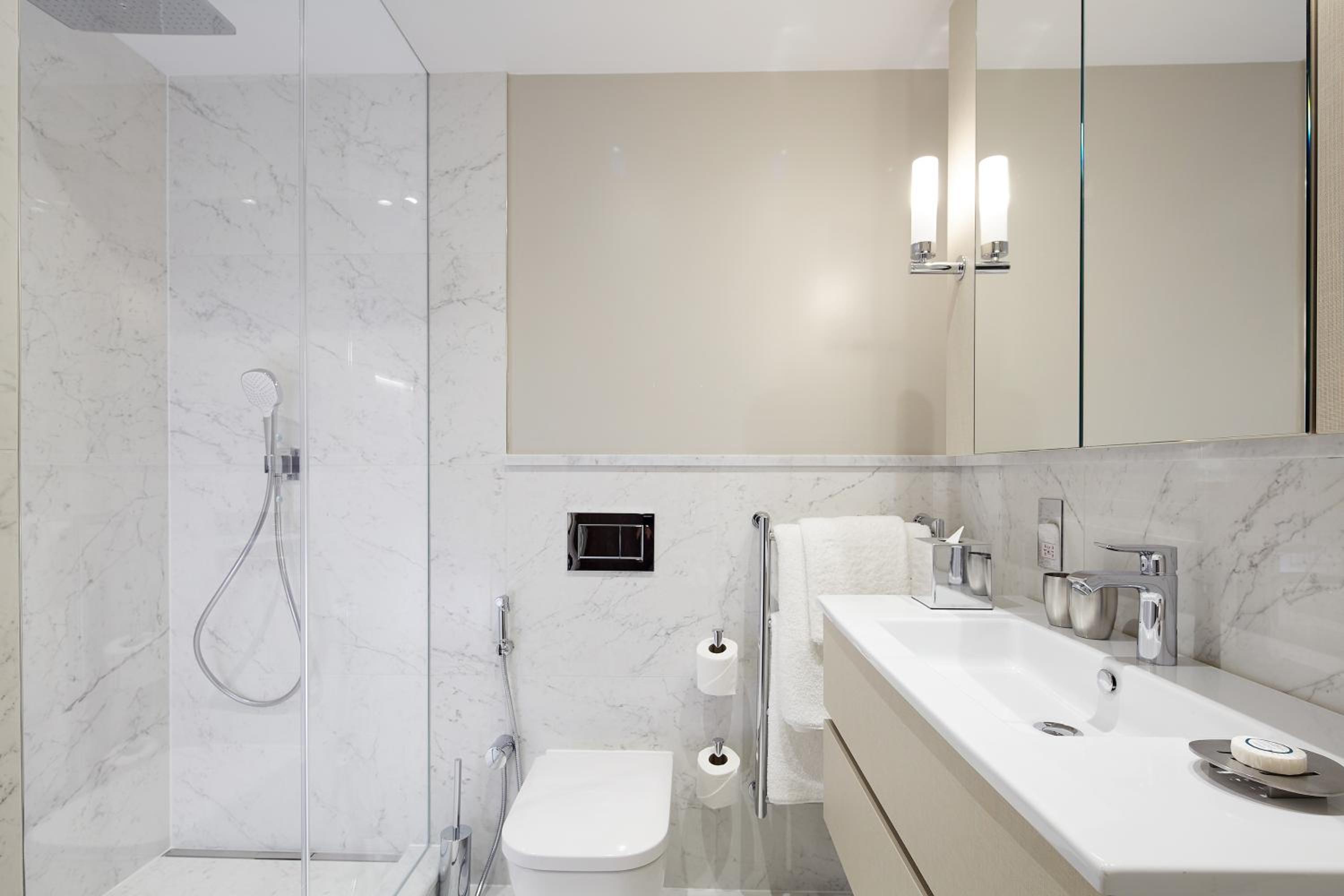 Luxury Three Bedroom Apartment photo 3