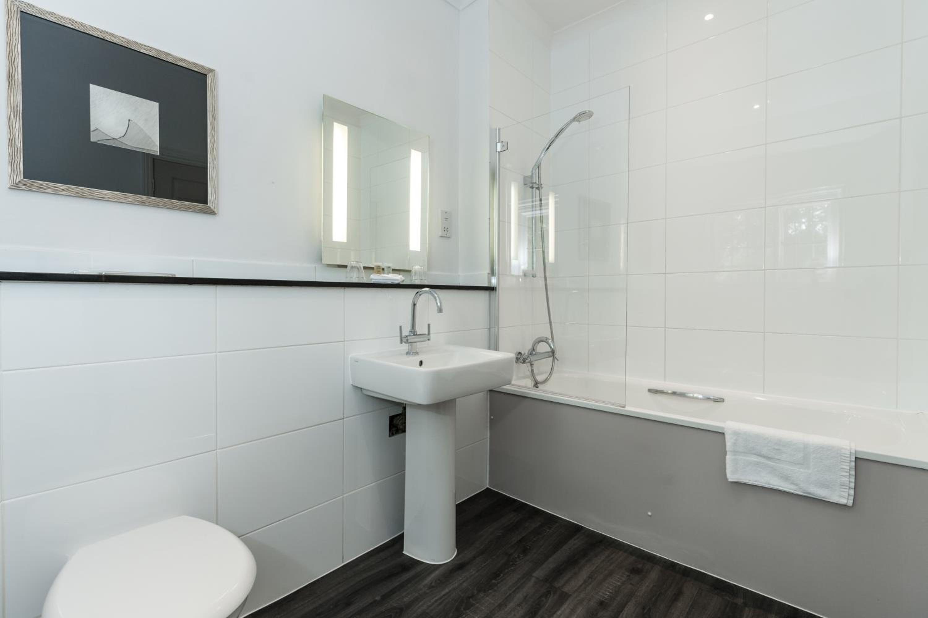Deluxe Double Room - Photo 8