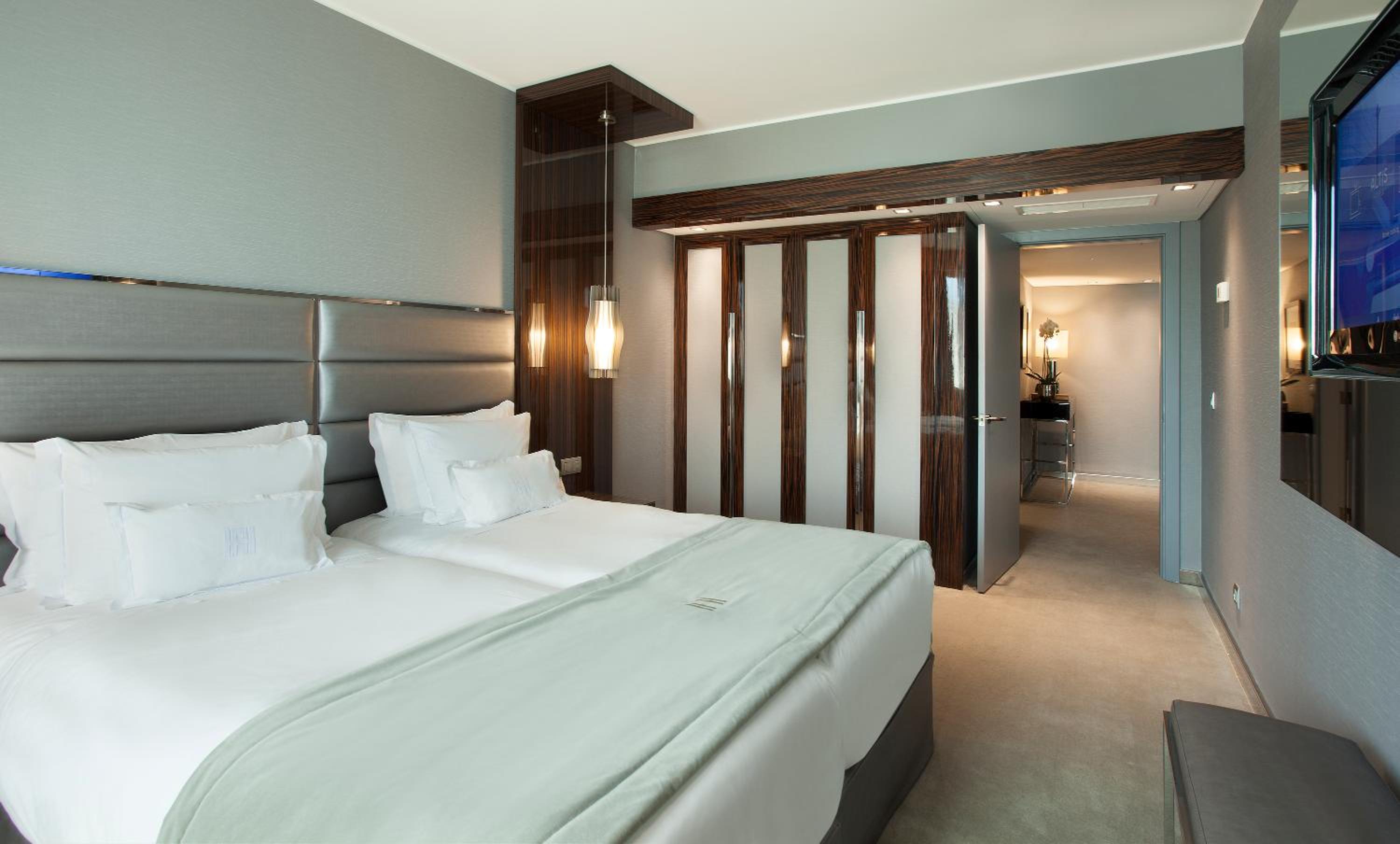 Family Suite (2 Adults + 2 Children) - Photo 1